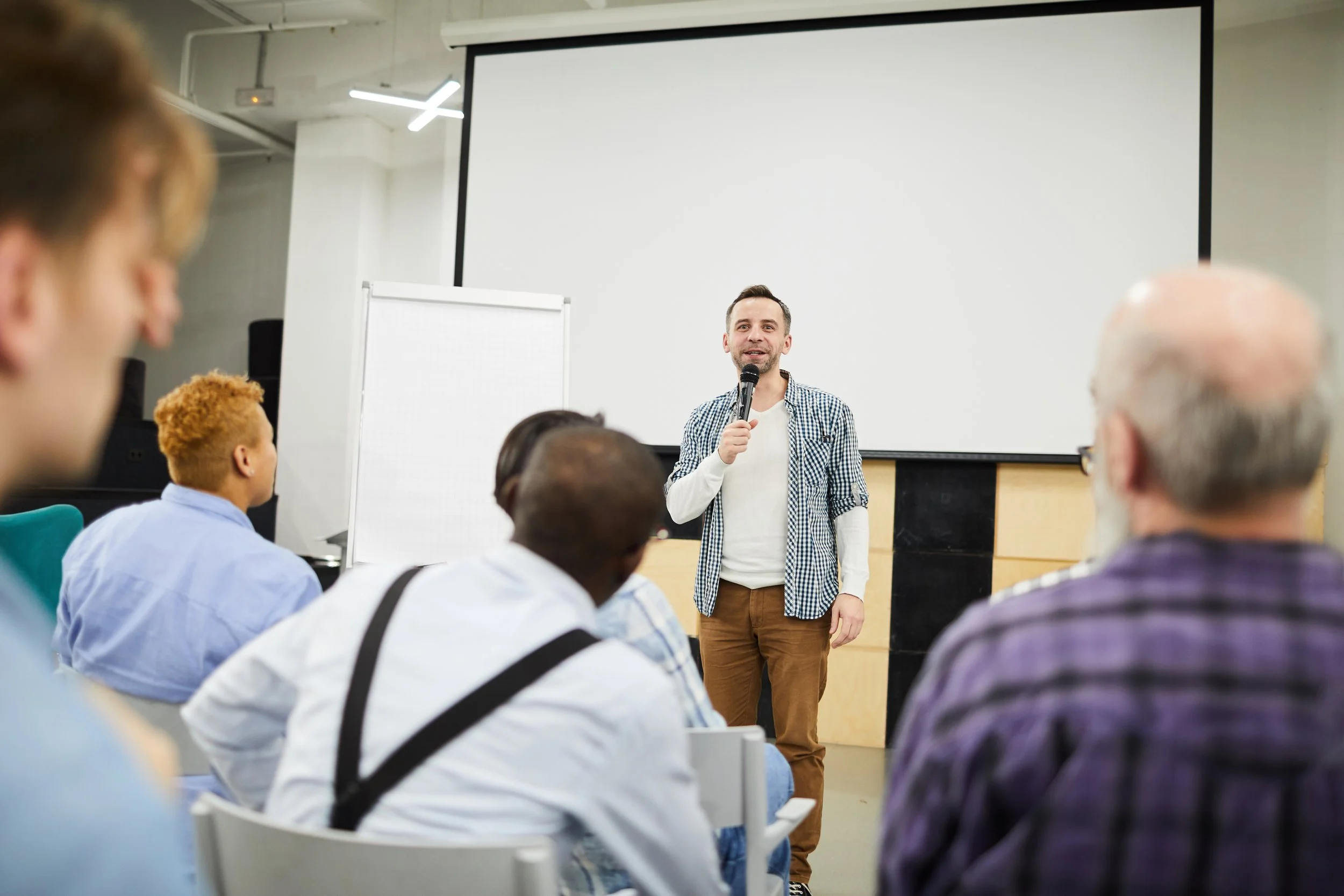 Startup_Entrepreneur_Presenting_His..._original_546321.jpg