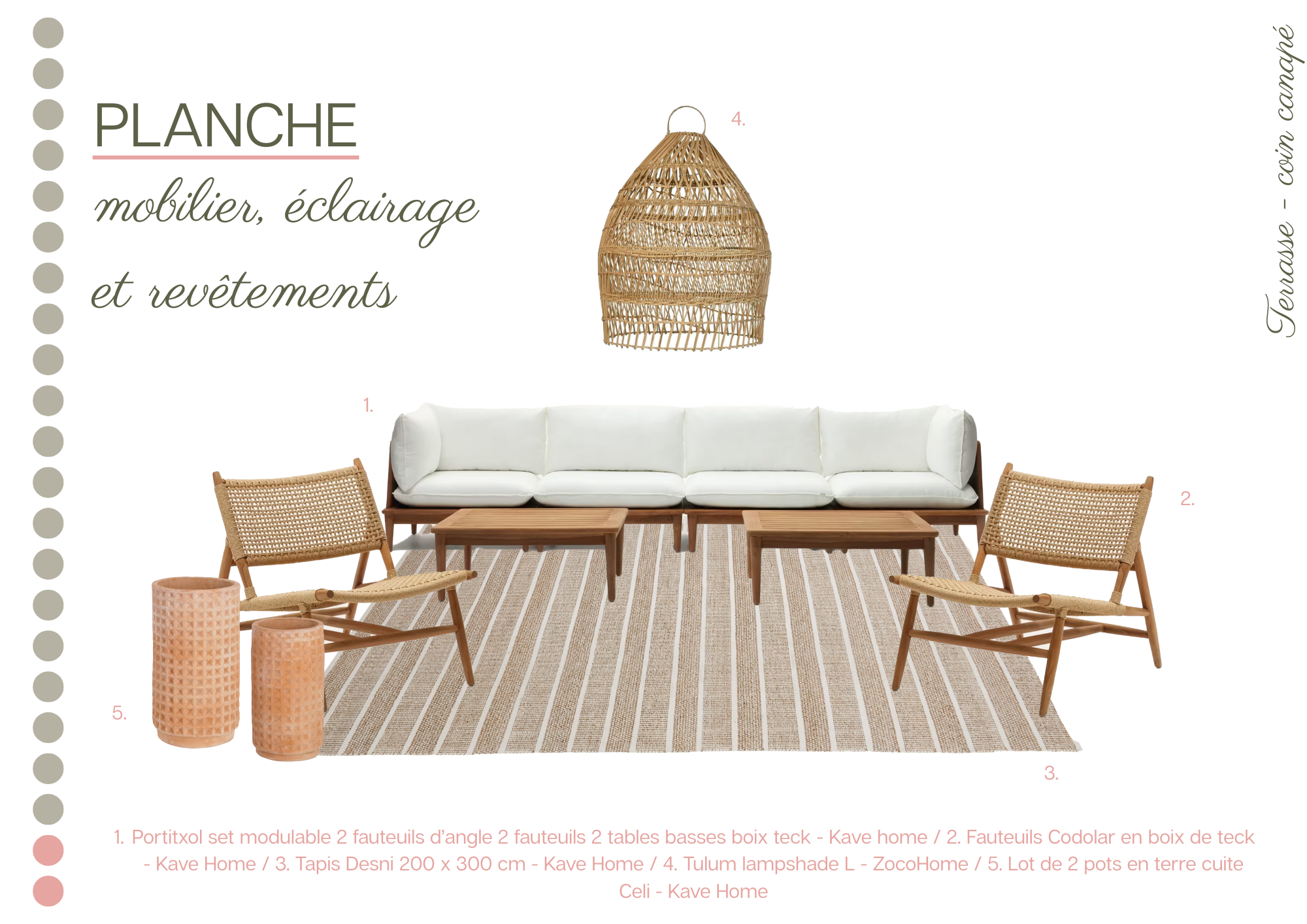 Une image montrant un mobilier d'intérieur comprenant un canapé blanc, deux fauteuils en bois avec un tissage en corde, deux tables basses en bois, une suspension en rotin, deux pots en terre cuite, et un tapis rayé beige et blanc.