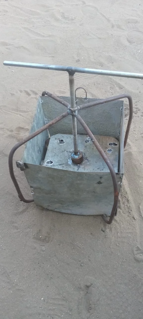 Manual compactor #4: first operating prototype