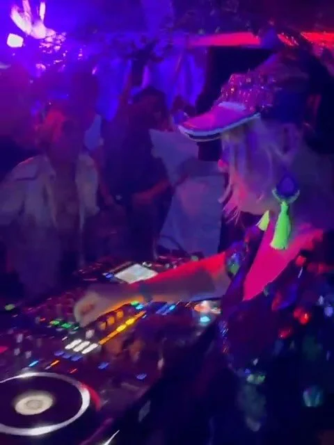 Familia is back this Saturday🪩🕺epic dance tunes from 8 til late