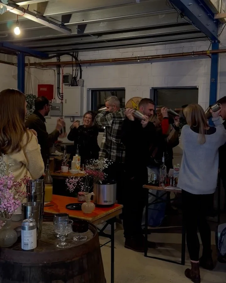 Calling all cocktail lovers🍸Join @social.hourevents for a hands-on cocktail masterclass! You&rsquo;ll be guided through (and drink ofc) delicious cocktails, learning an all the tricks along the way that you can recreate at home. 

No experience need