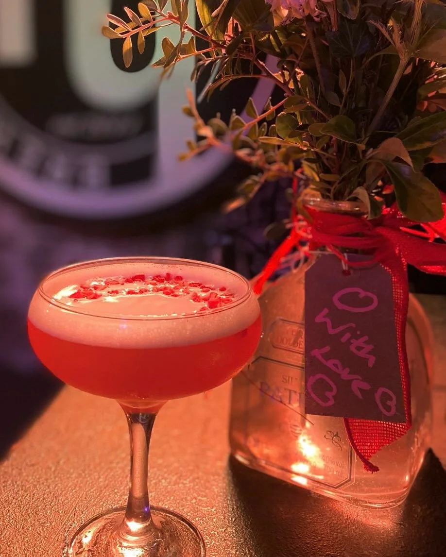 No Valentines plans yet? We&rsquo;ve got you💘Two course candlelit steak night with drink on arrival, followed by Sussex bred grass-fed steak followed &amp; a homemade dessert.

Lengthy wine &amp; cocktail menu🍷 Live harpist &amp; vocalist @ellywith