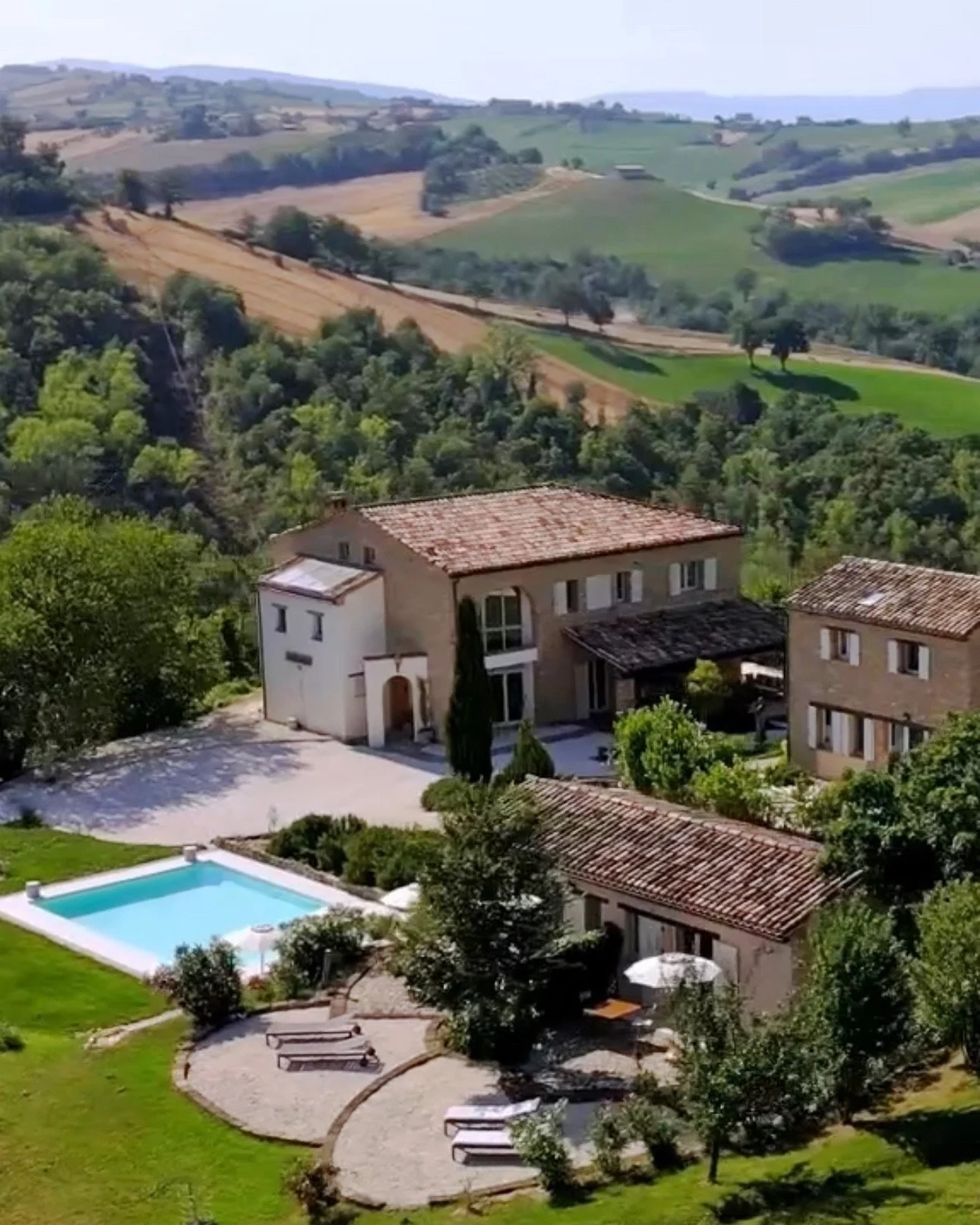 &rdquo;What is it that makes trees &mdash; and happiness &mdash; grow?

We have a theory 😎

We could tell you it&rsquo;s the climate,
or the nature all around you,
or wholesome food cooked the old-fashioned way,
or feeling like you&rsquo;re staying 