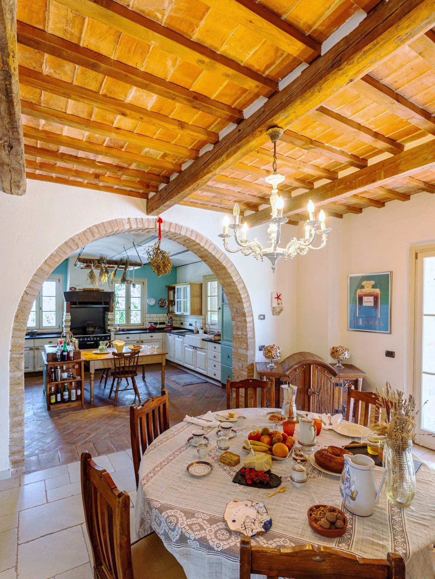 I was nine years old. Maybe ten.
I lived in Porto San Giorgio, but whenever I stayed at my grandmother&rsquo;s house in Fermo, the same thing always happened.
In the morning, the moment I opened my eyes &mdash; before good morning, before the sun had