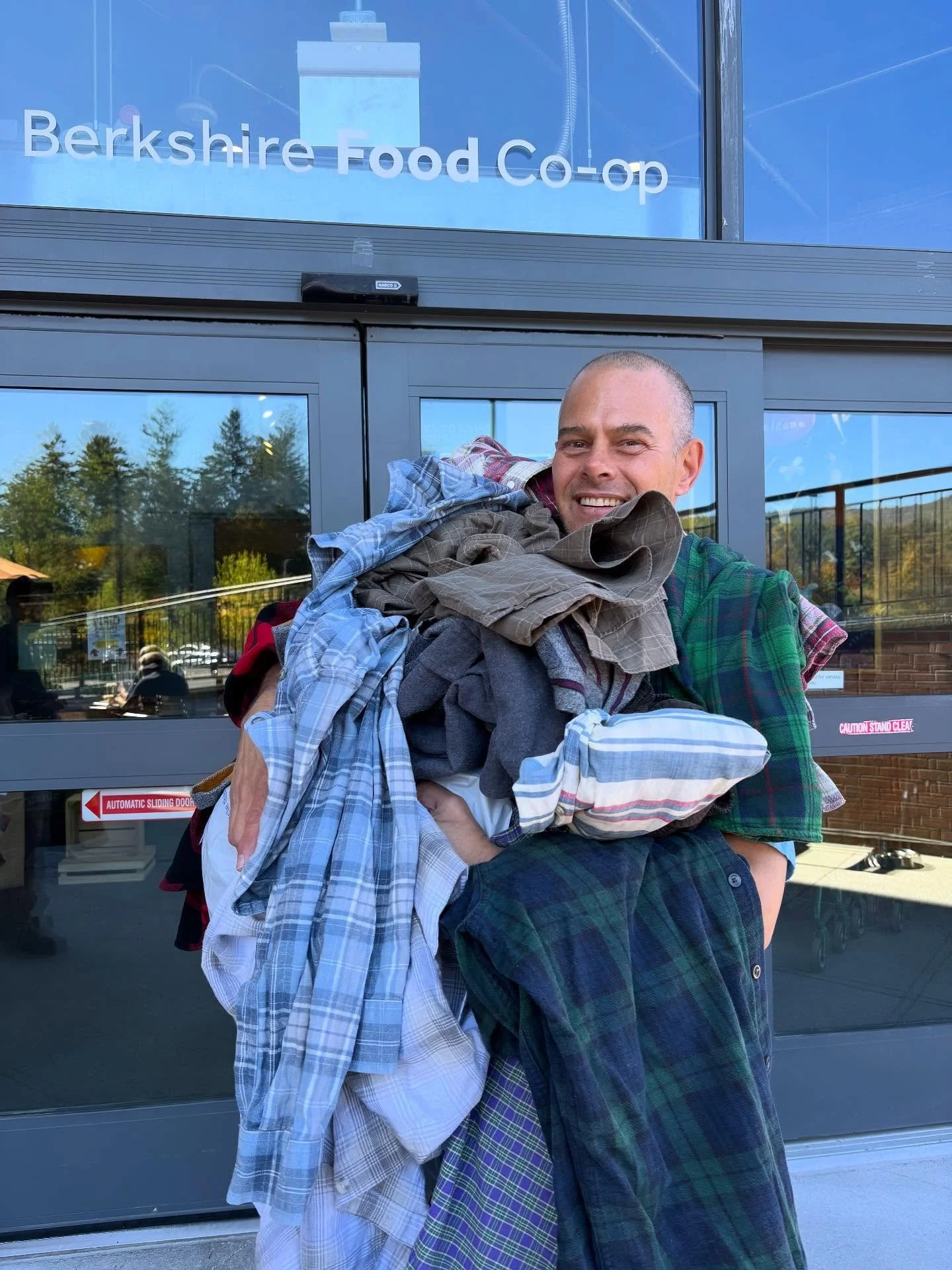ATTN 📢 WE NEED MORE PLAIDS!!! ✨✨✨🫶Accepting donations NOW - FRI Oct 10th &bull;&bull;&bull; 100% of the proceeds will go to @thepeoplespantrygb 🙂 Community helping community 💗

Pls help spread the word ✌️