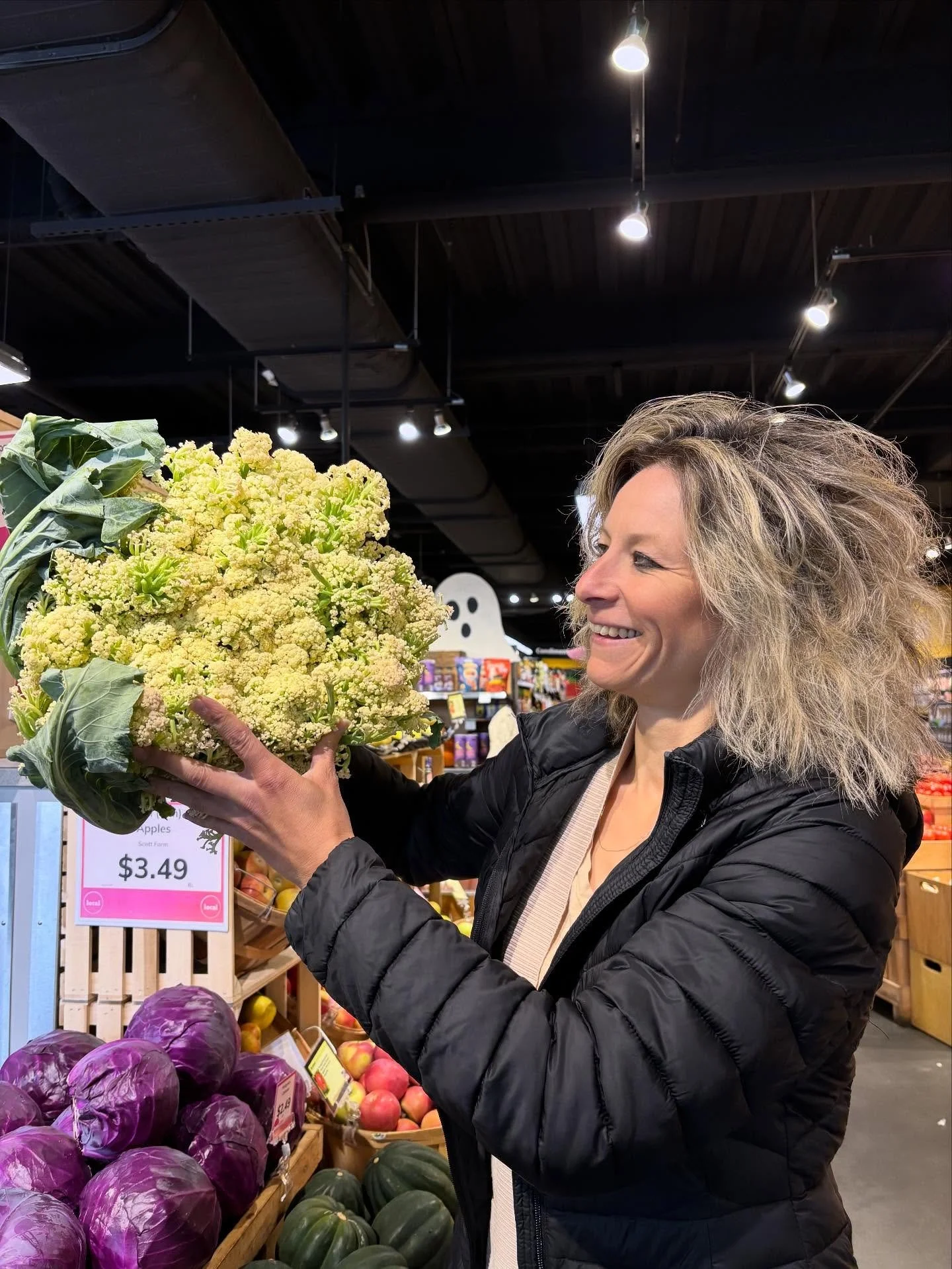 We can&rsquo;t decide what&rsquo;s bigger &mdash; this cauliflower OR Jessica&rsquo;s legendary hair (she&rsquo;s our GM, btw) 😉😂✌️💗⚡️