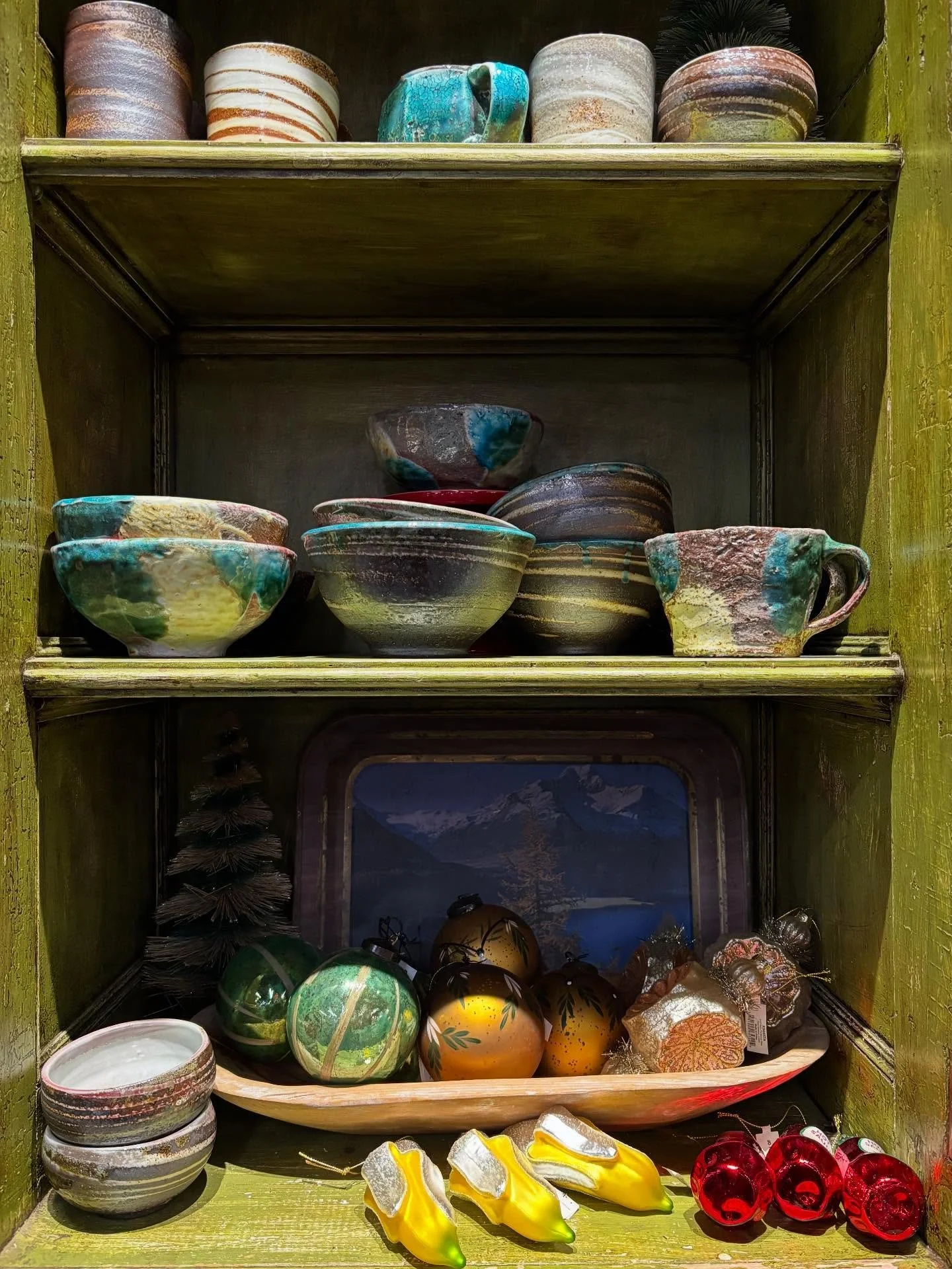 Gives us all the sparkle, smiles, and festive feels 🥹🧡💫🧀☕️🍎🫶