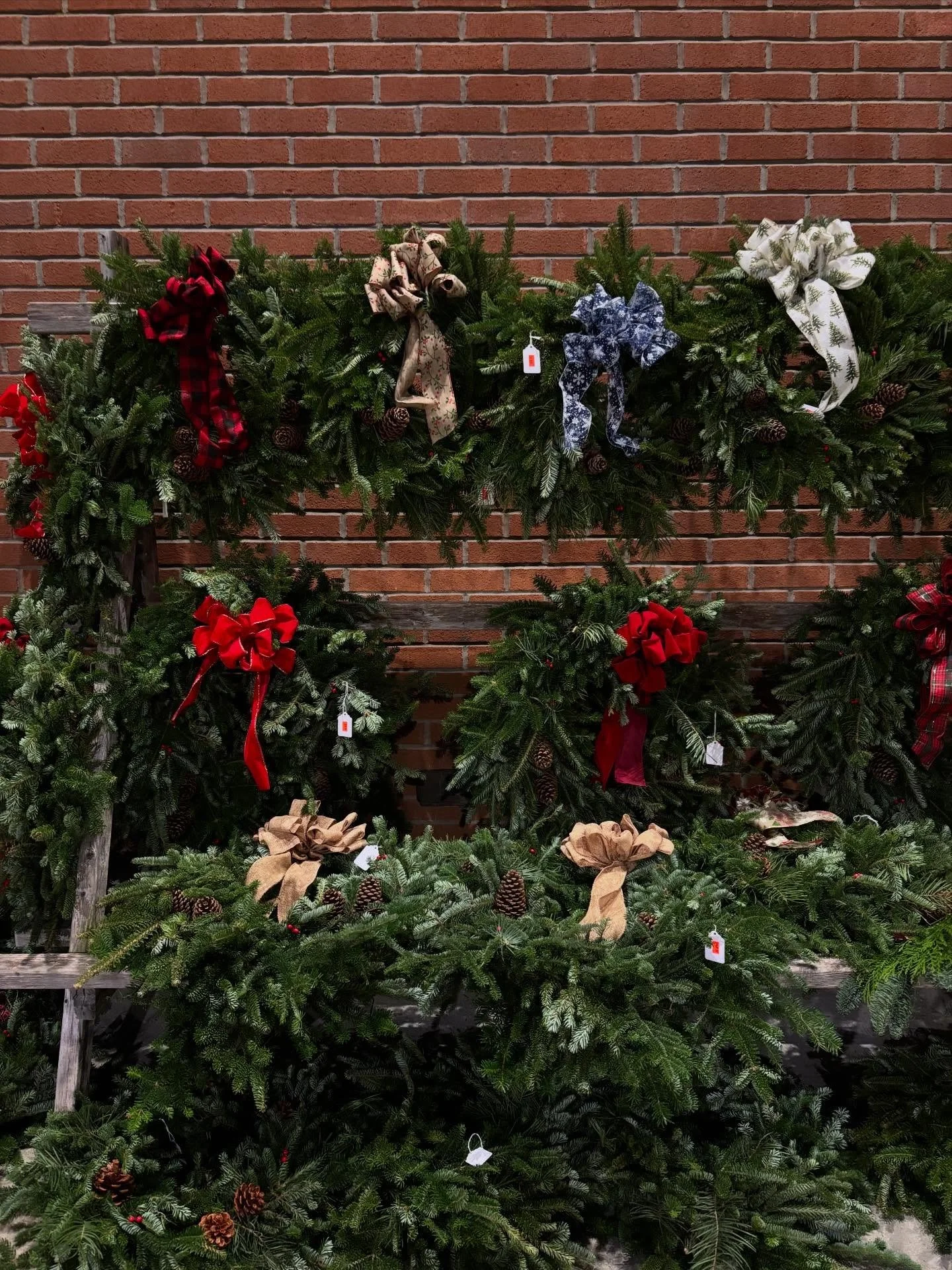 Simple moments. Beautiful gifts. Holiday joy. &hearts;️💫🌲🍫🍊🍪🍌🍬🥂❄️