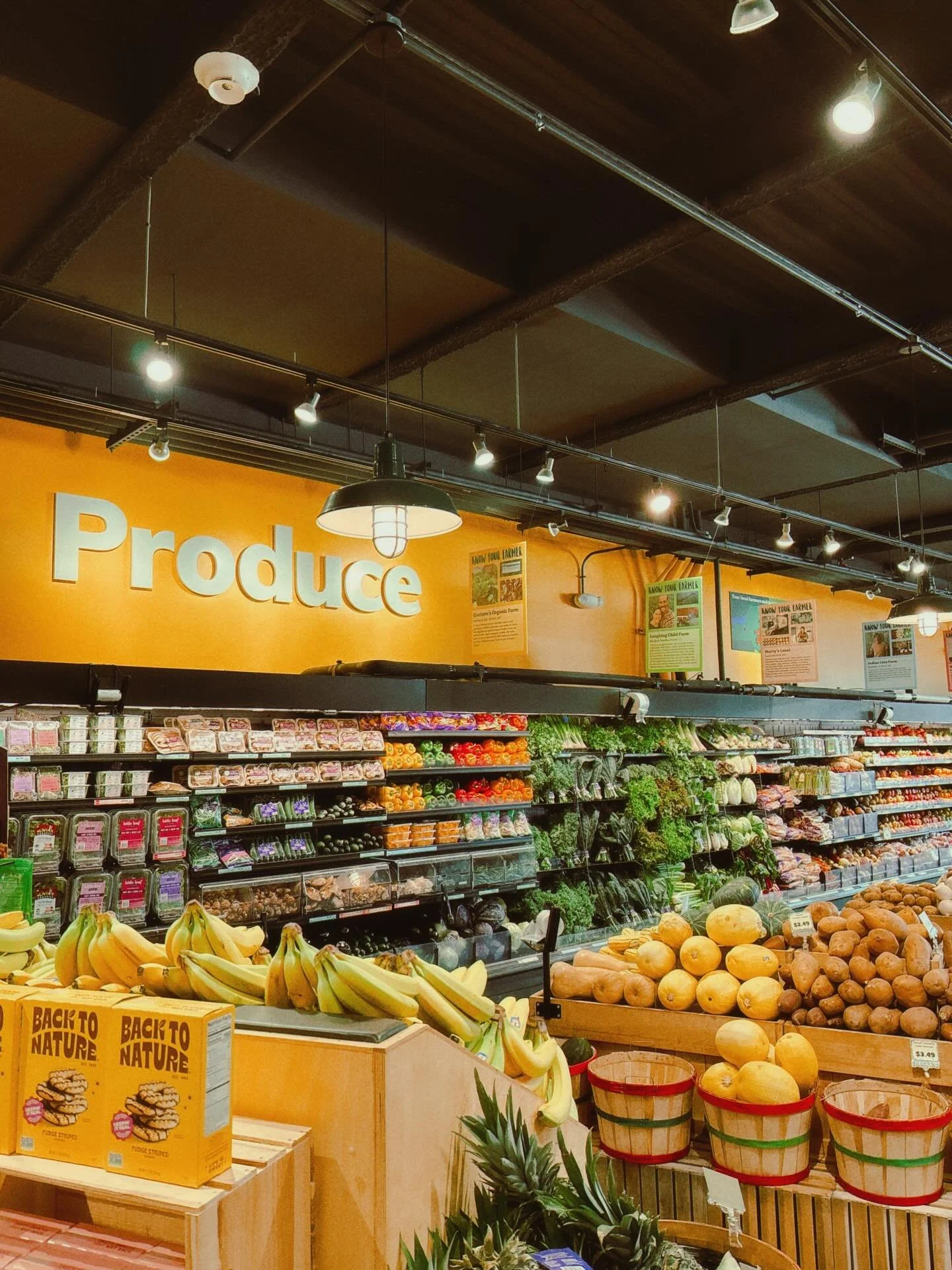 A little retro vibe of your cozy neighborhood grocery store 🧡 Getting storm-ready? ❄️ Swing by for your essentials 🍎🍐🍊🍌🥬🥦🧄🥕🥔🥐🛒 we&rsquo;re open until 7 PM ✌️