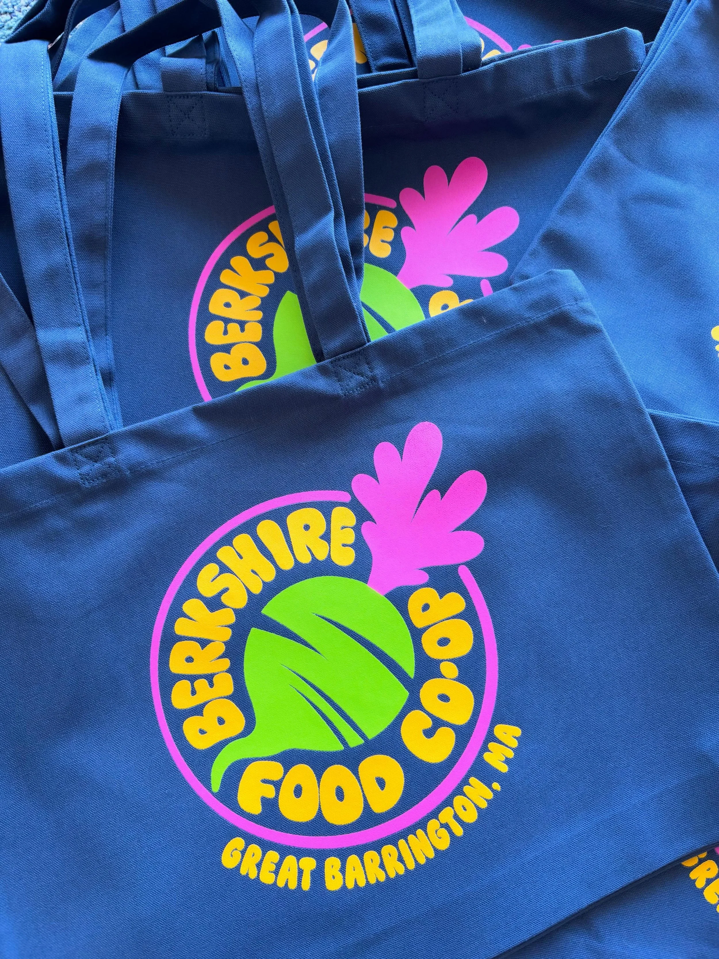 New bags. 90&rsquo;s Neon vibes. Zero notes. 💿✨☁️💗

Designed by local artist @blitzcadet ✌️⚡️