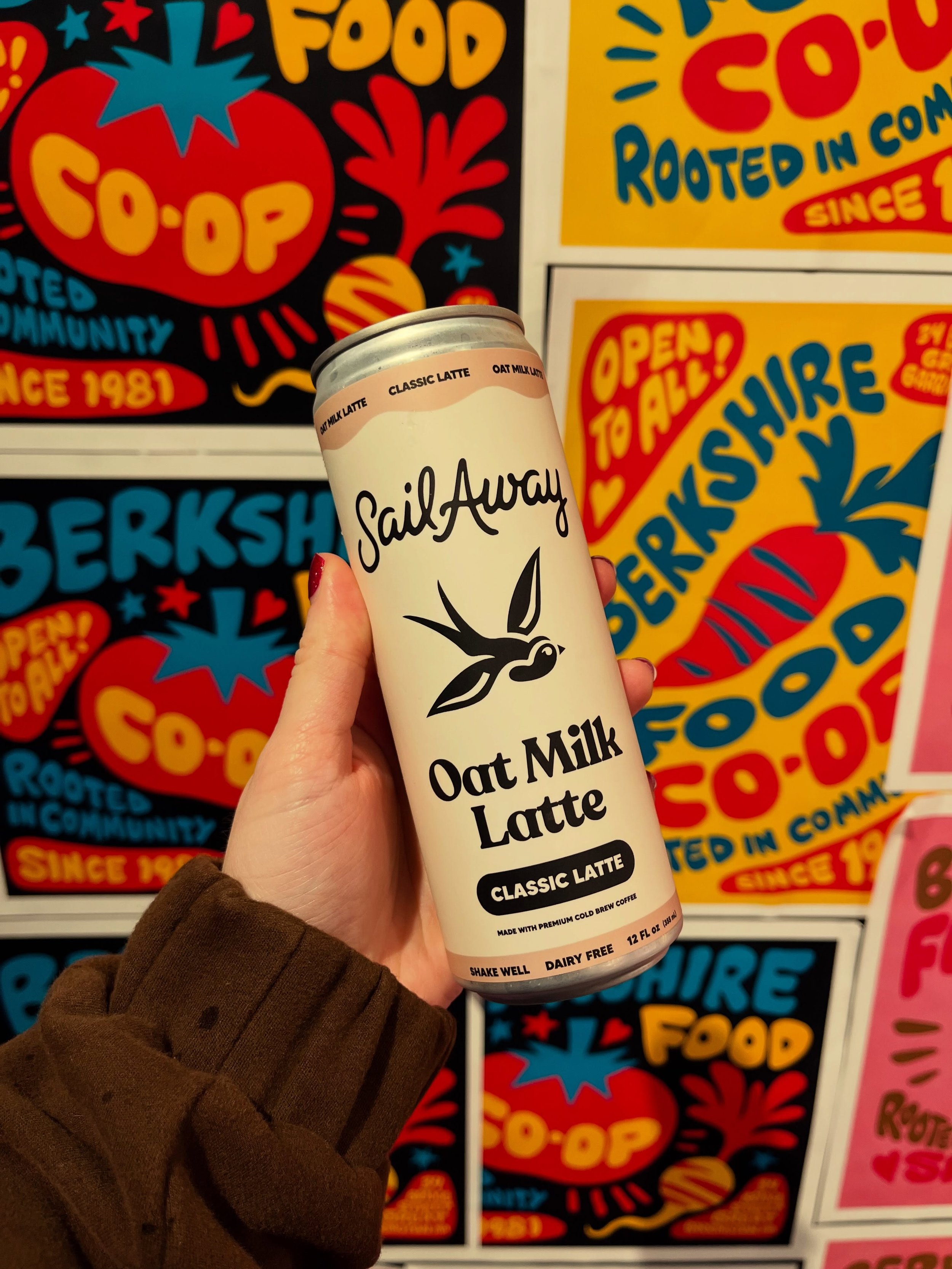 New oat milk lattes from @sailawaycoffee in Grab &amp; Go! We have Classic and a seasonal Pumpkin Cream for those us who are feeling particularly autumnal. 🎃Made in Long Island, NY.