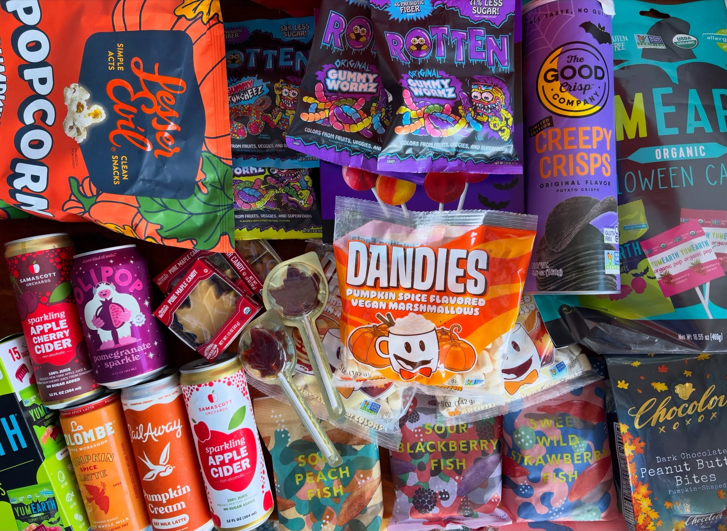 Here for the tricks &amp; treats ✨🍬🎃🍭👻🦇💀🖤