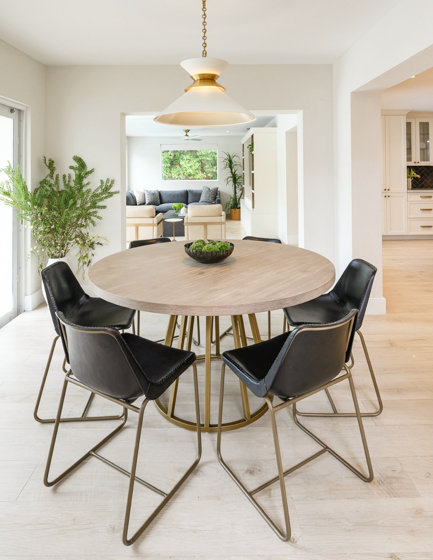 Spaces that remind us what matters most: connection, comfort, and conversation. 
@galapogroupdesign @dreamfocusphoto 
.
.
.
.
#FortLauderdaleDesign #FortLauderdaleInteriors #SouthFloridaDesign #FloridaInteriorDesign #FortLauderdaleHomes #LuxuryDesign