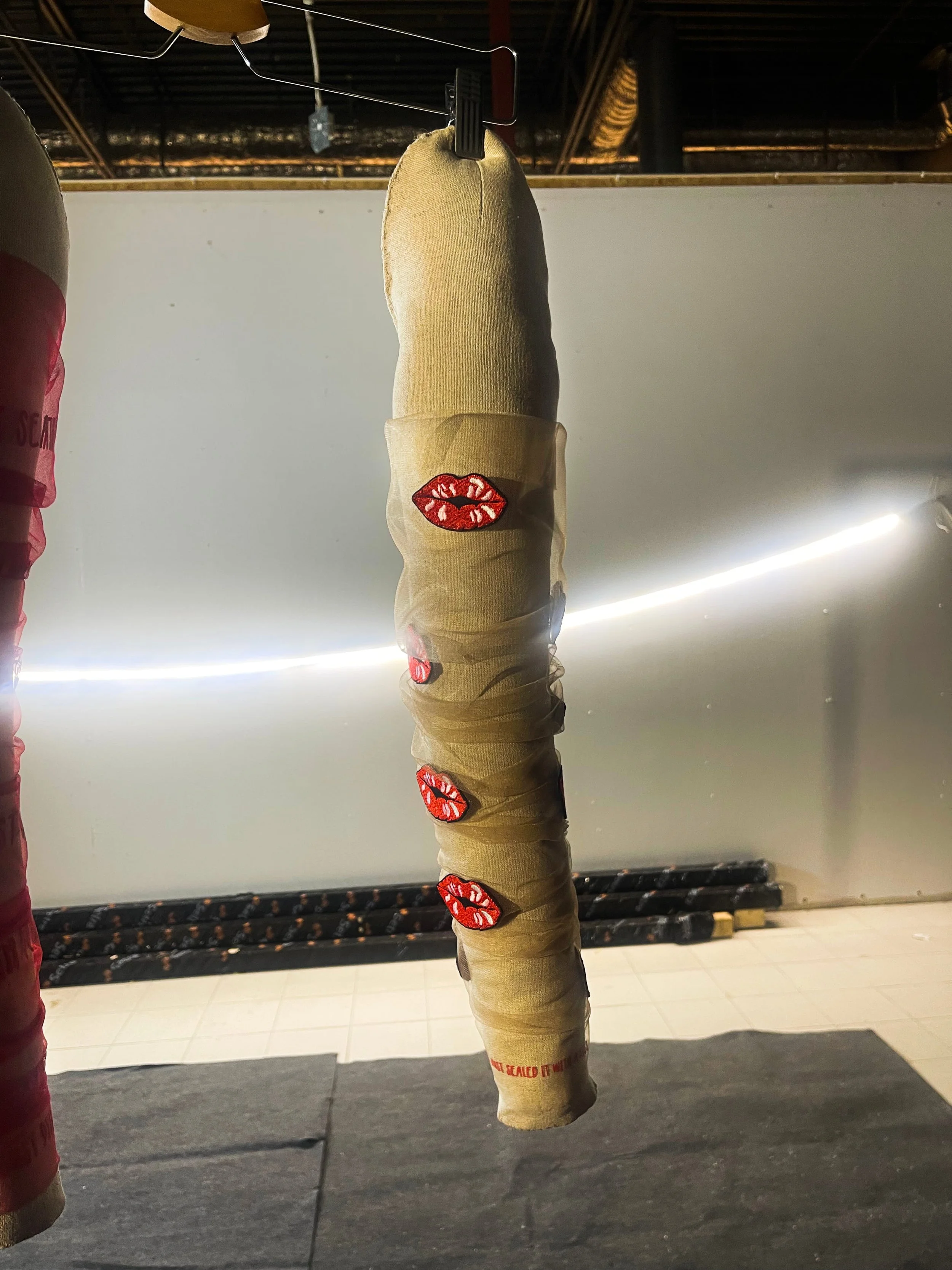 Sleeve w. Lips, Sealed with a Kiss