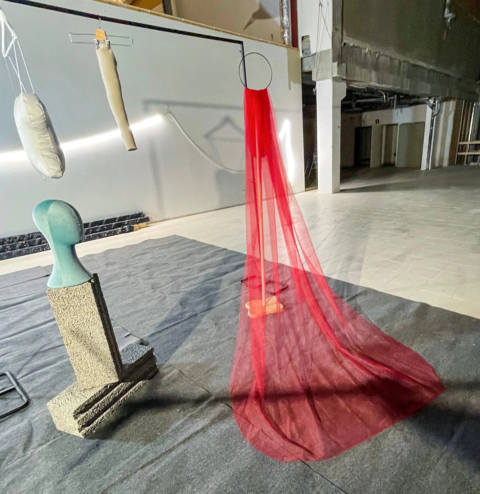 Cathedral Veil Red, Sealed with a Kiss