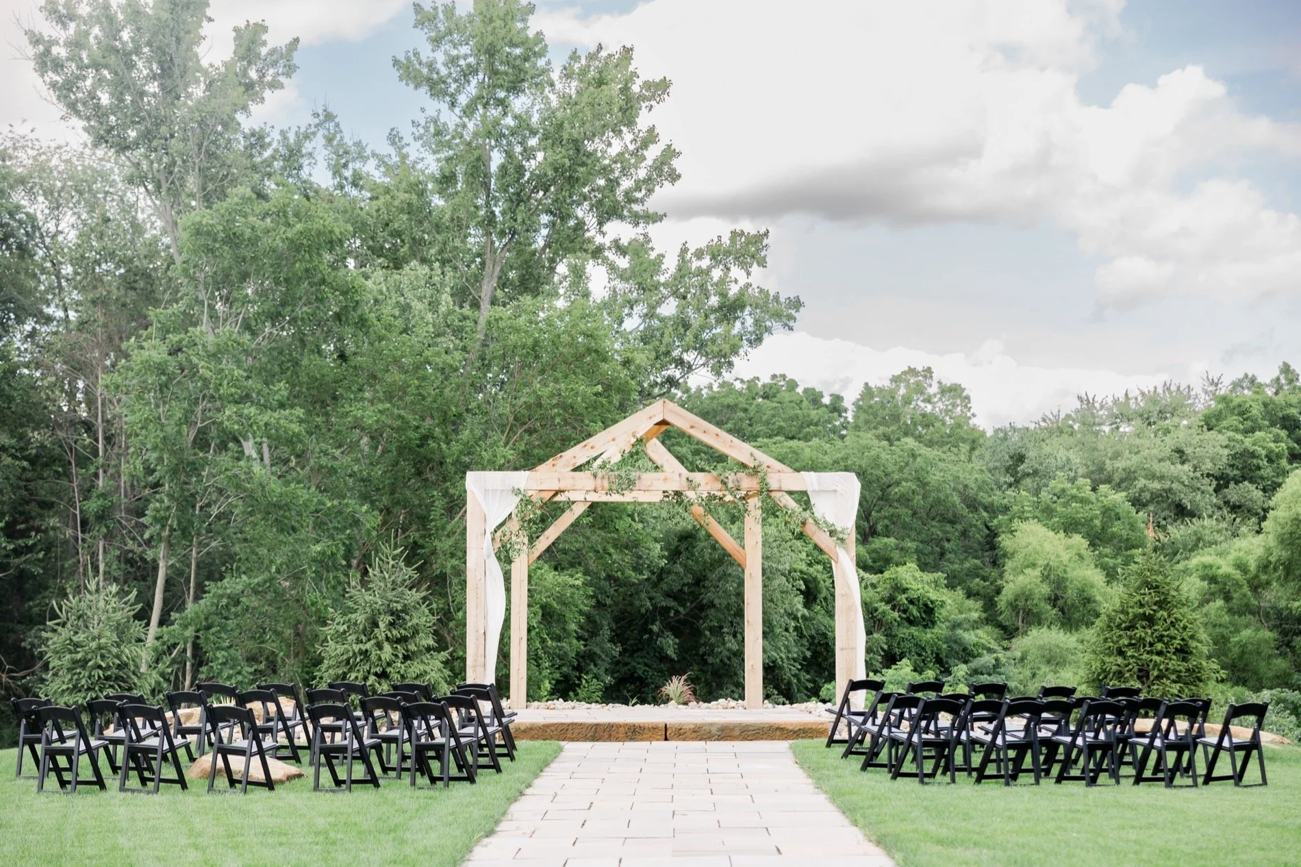 ceremony-lawn-by-the-lake.jpg