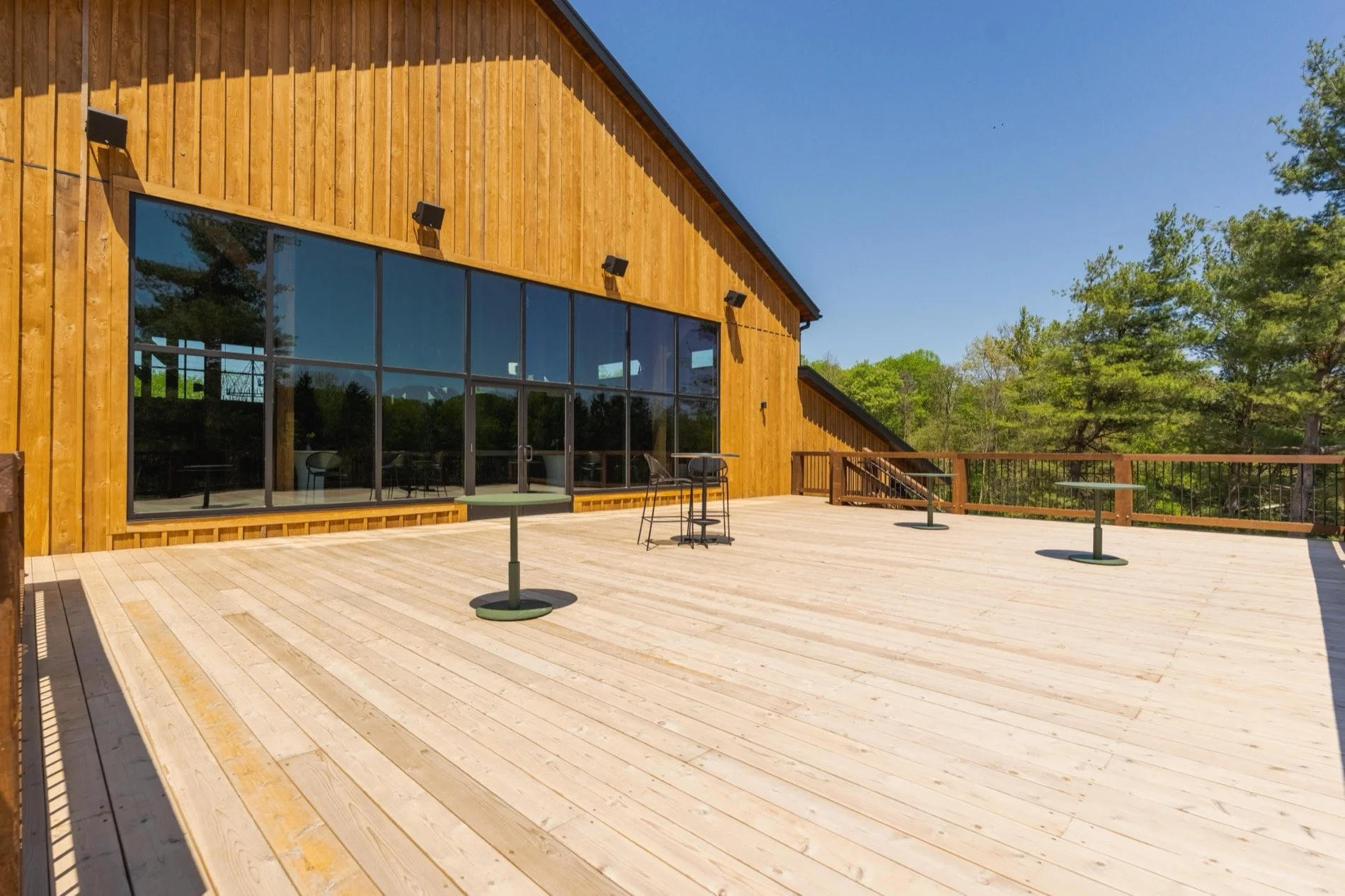 outdoor-reception-space-ohio-wedding-venue.jpg
