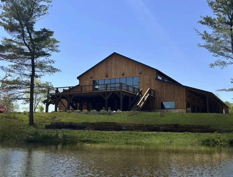 nature-valley-lodge-exterior.webp