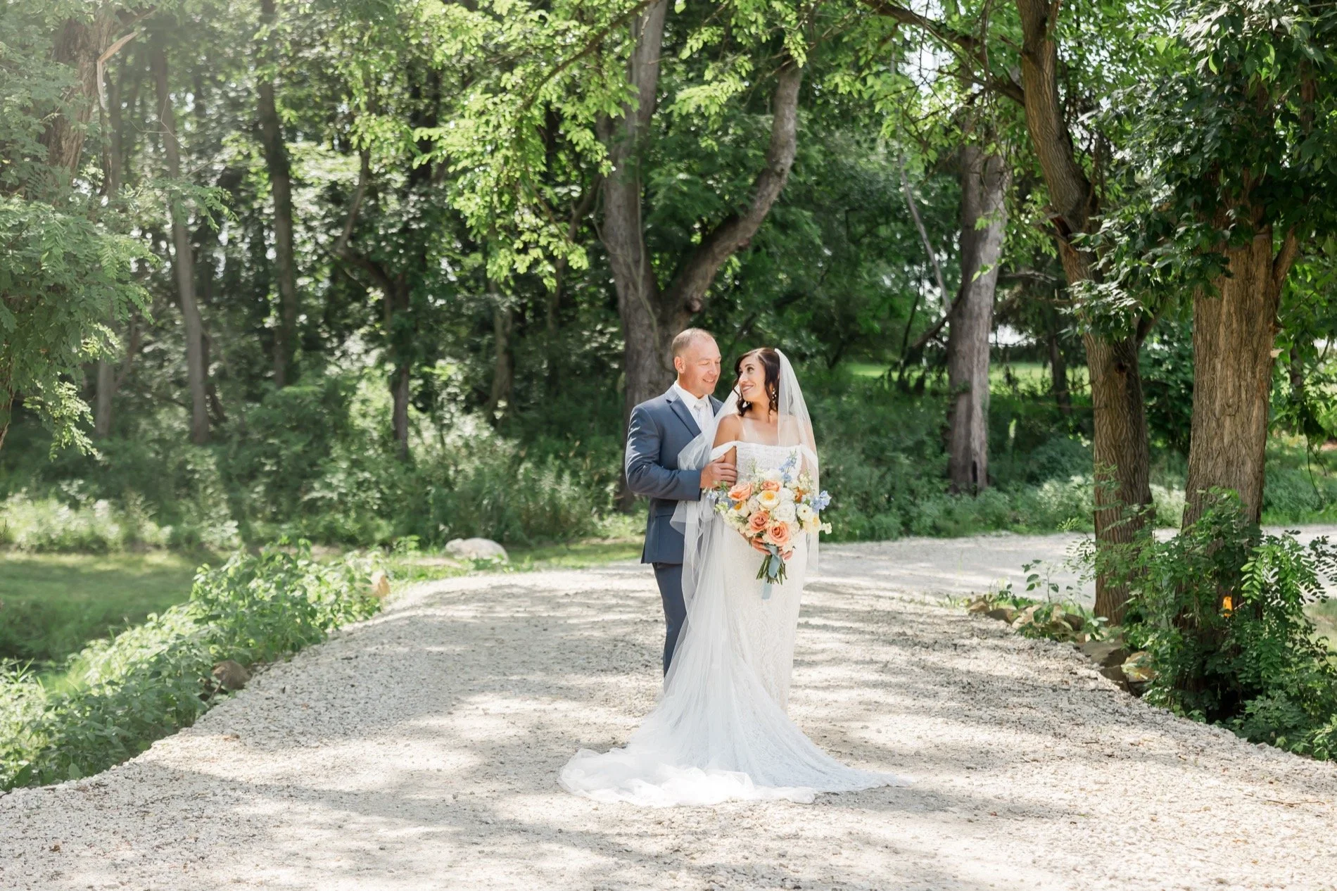 outdoor-wedding-photography-nature-valley-lodge-ohio.jpg