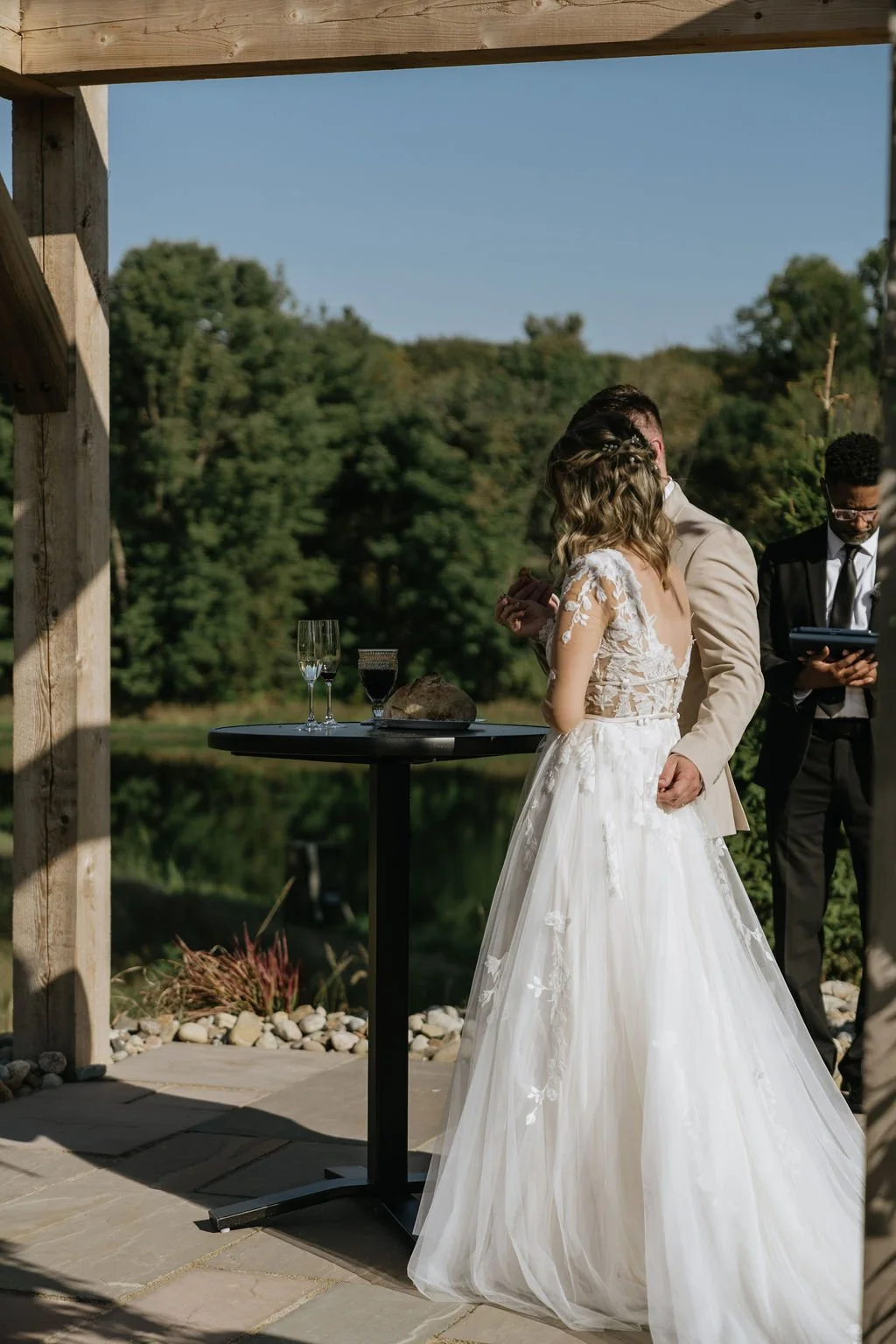 outdoor-wedding-by-lake-ohio-4.jpg