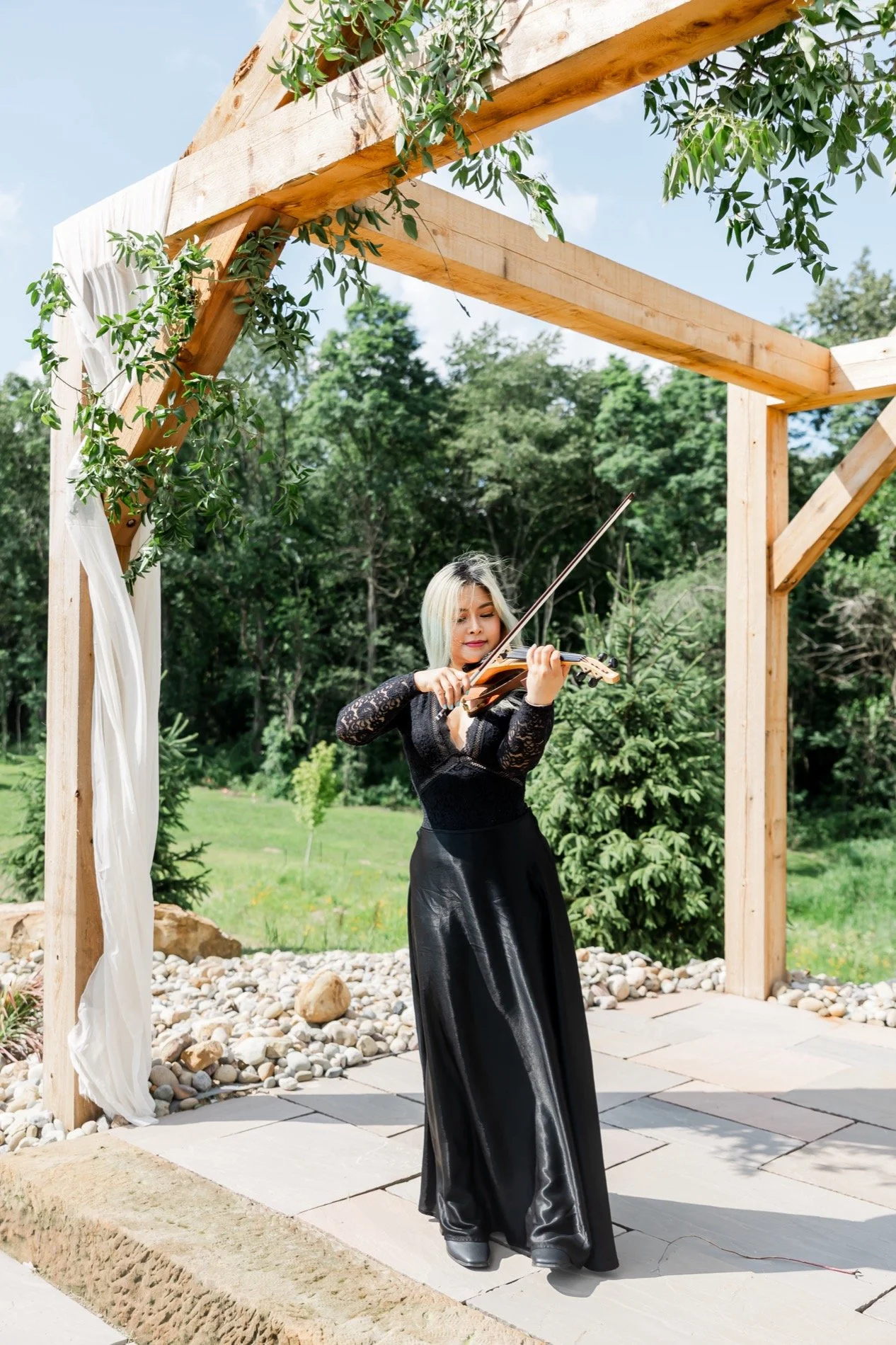 live-violin-performance-during-ceremony.jpg