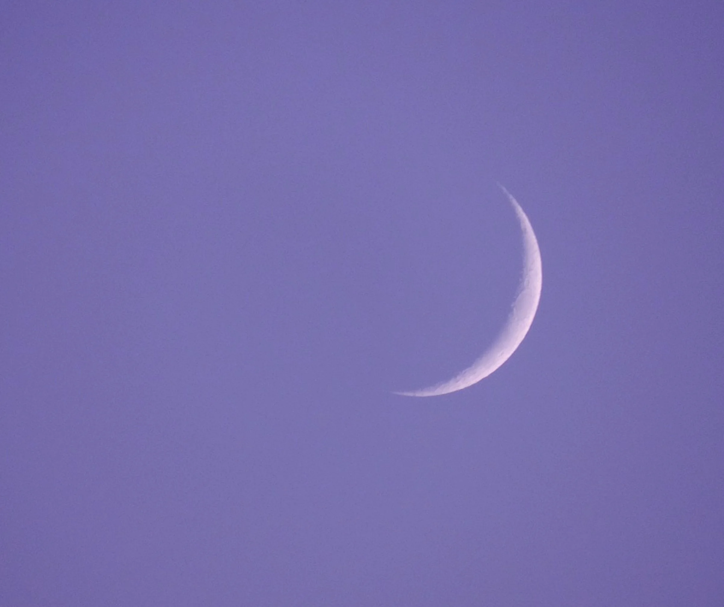 The Dark Moon Reset: How to Clear Spiritual Fatigue Before the New Moon 🌑💤