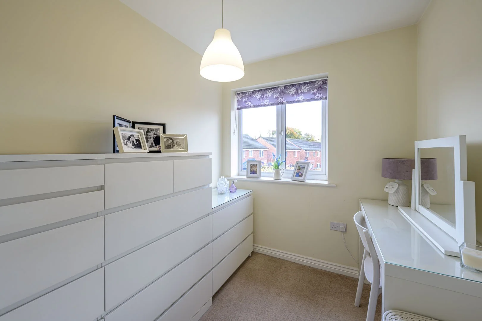 bedroom, dressing room 