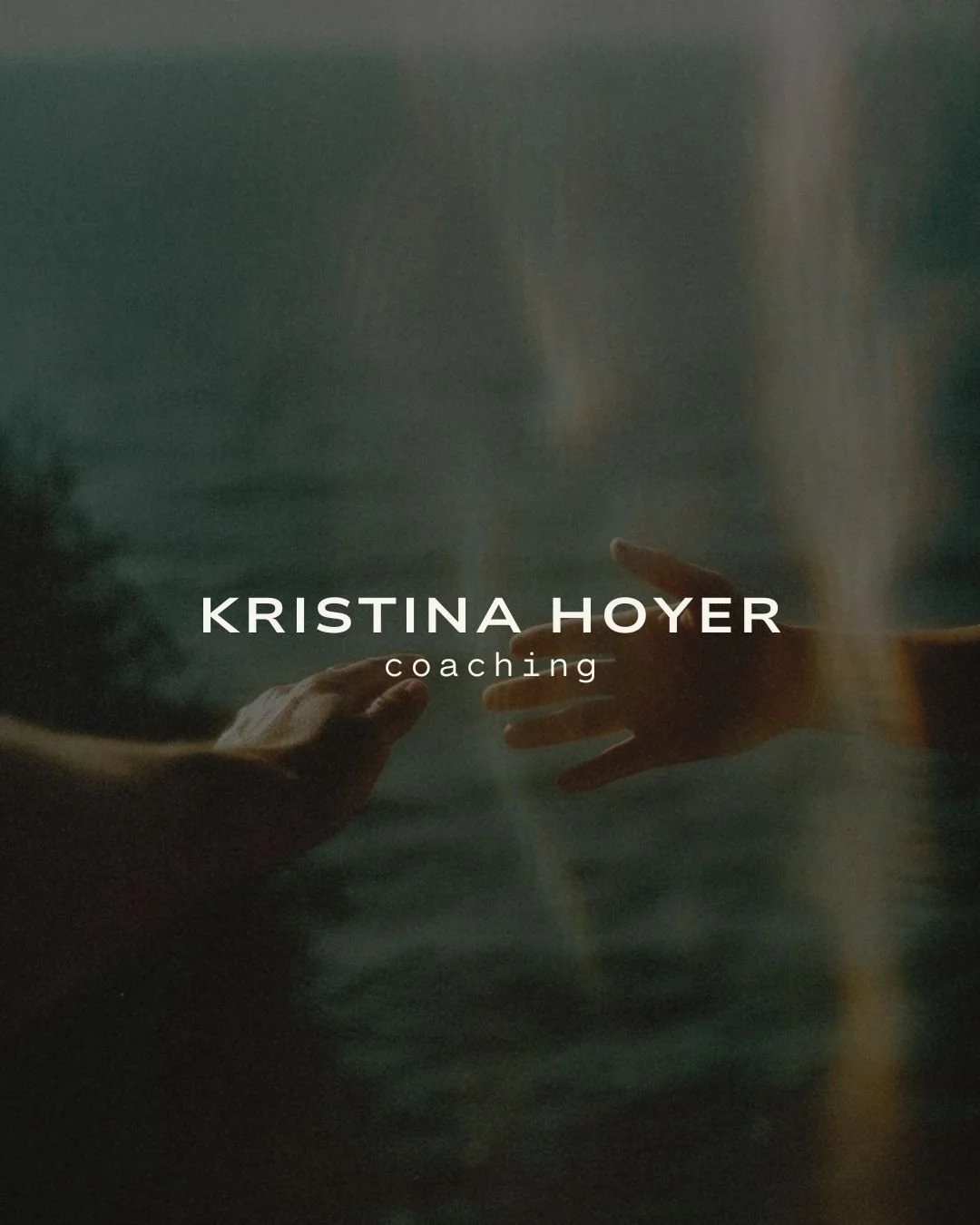 Book cover with two hands reaching towards each other against a dark background, text reads 'Kristina Hoyer coaching'.