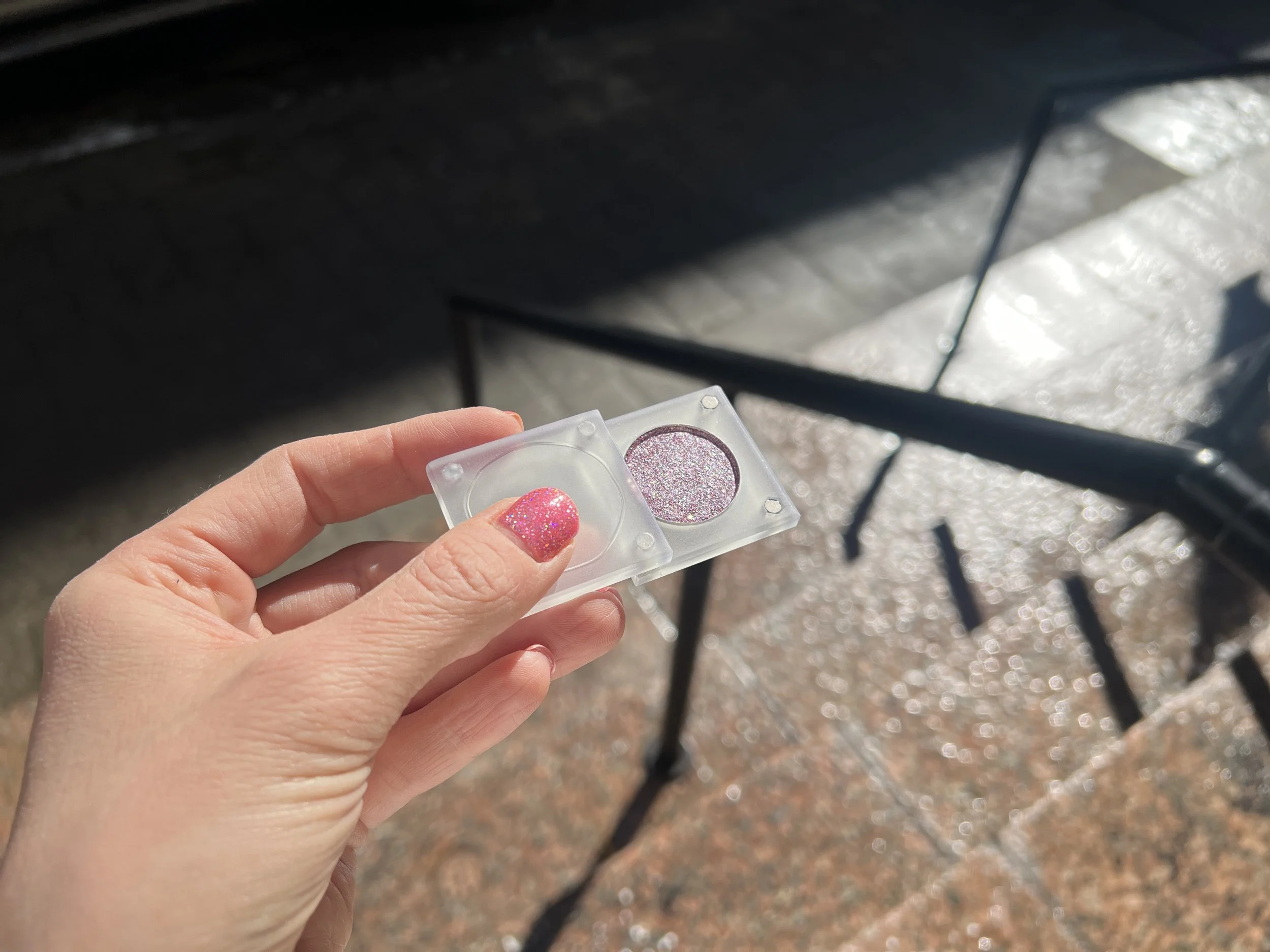 shade: unpredictable brush