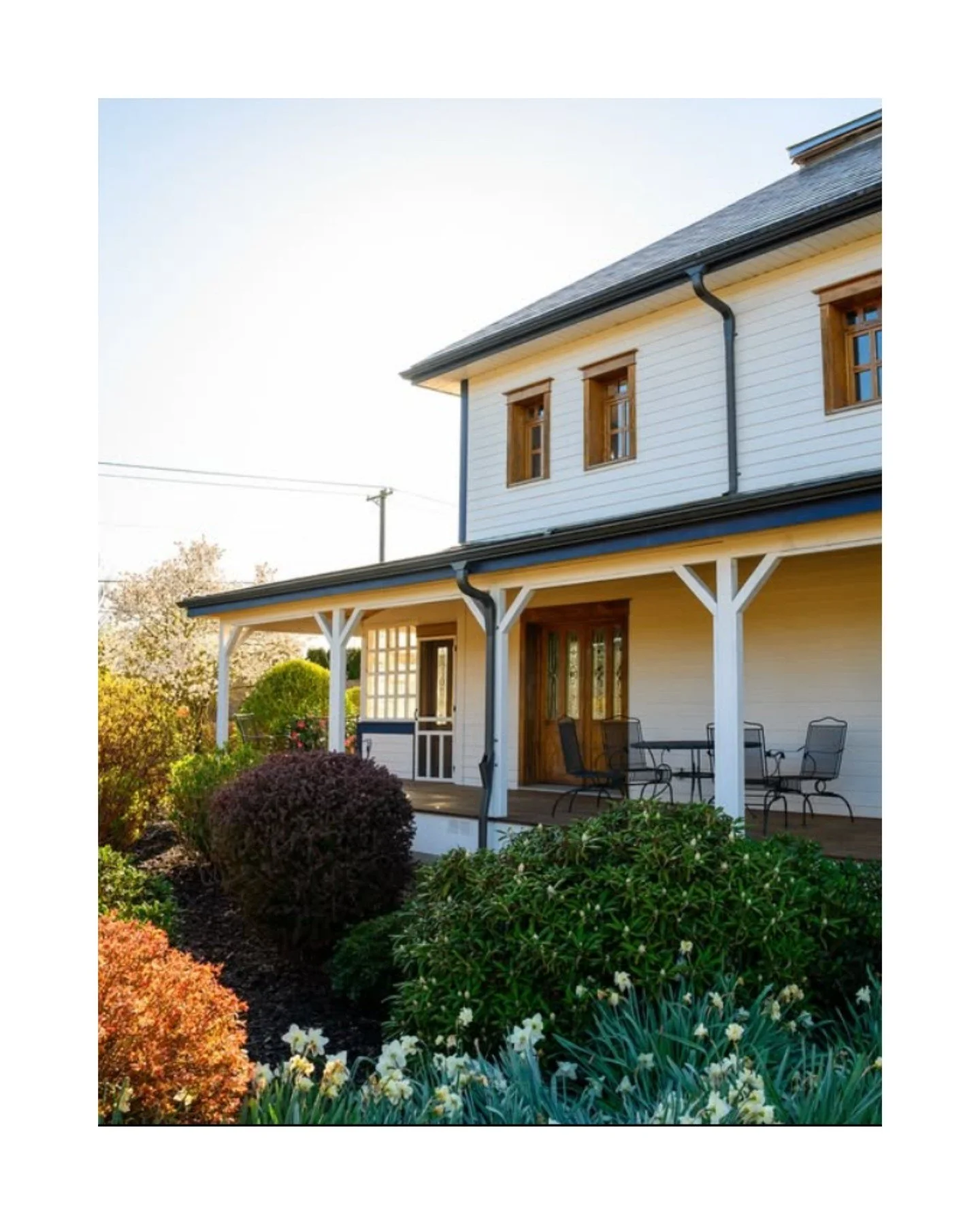 An escape made for slowing down and savoring wine country ✨

Yamhill House is a 3-bedroom craftsman retreat where rustic charm meets modern comfort.

Gather with friends, relax by the farm, and let Oregon&rsquo;s countryside set the pace. 🌿🍷

The G