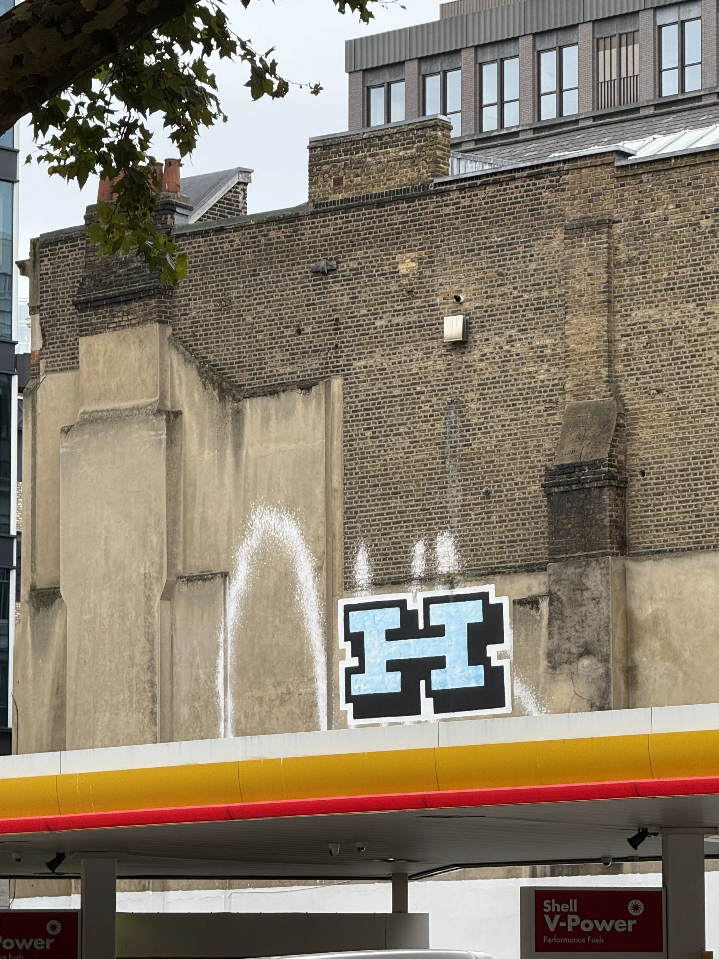 The Language of Walls