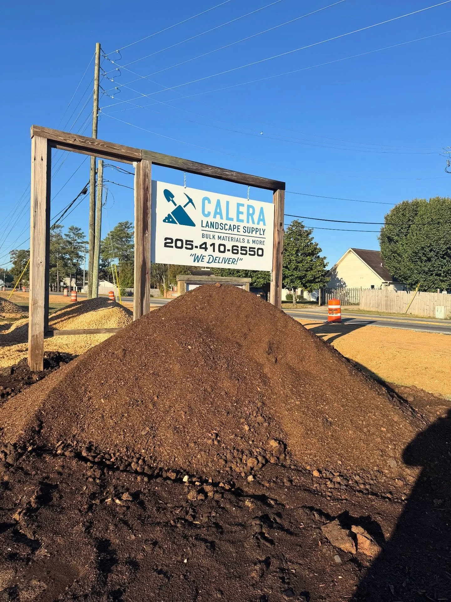 Good morning! November is here! November is a great time to install your mulch and pine straw! These materials insulates plant roots from temperature fluctuations, retains soil moisture, and helps prevent weeds!