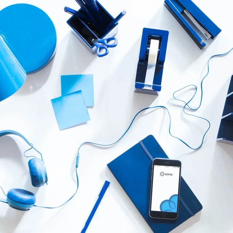 Ooma_Aug_S5_Desk.webp