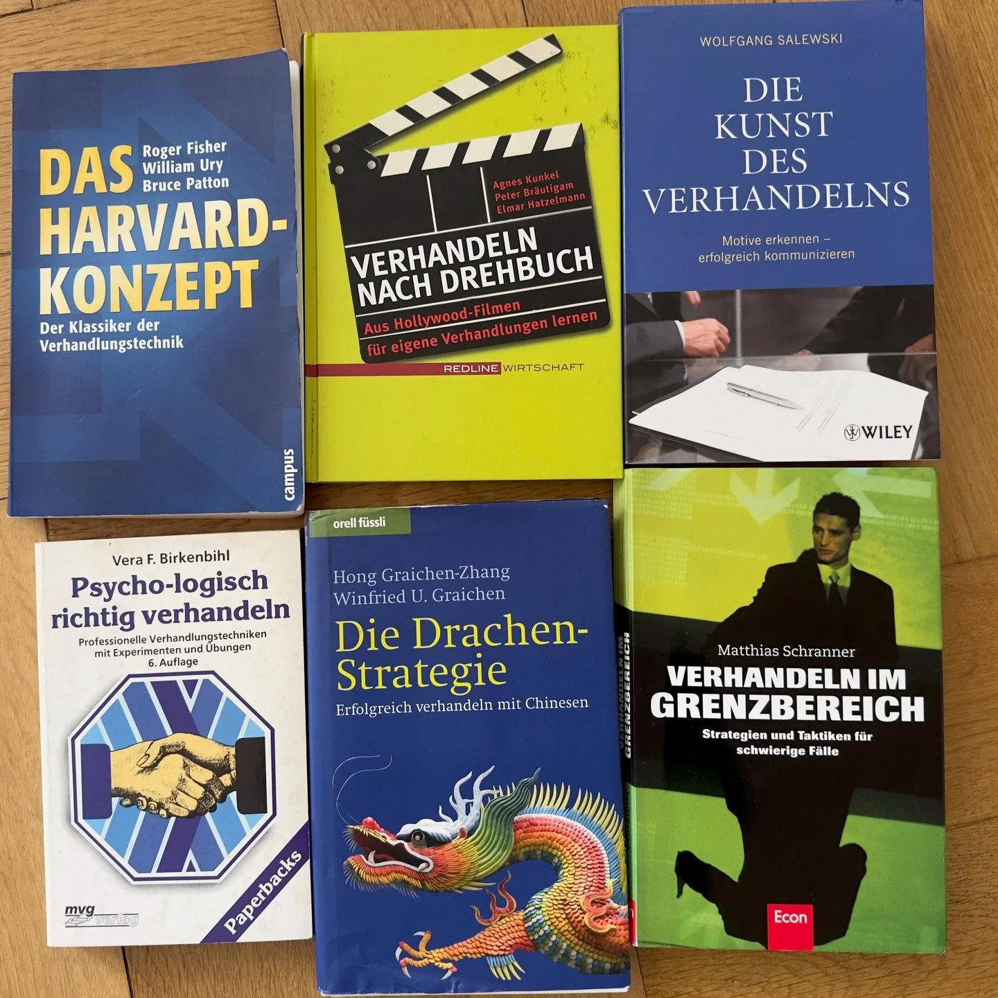 Top-B&uuml;cher zum Thema Verhandlungsf&uuml;hrung! Zu meinen Favoriten z&auml;hlen auf jeden Fall ...

das Harvard-Prinzip und &bdquo;Verhandeln im Grenzbereich&ldquo;. Und ich bin sicher, ihr habt auch noch ein paar richtig gute Empfehlungen auf La