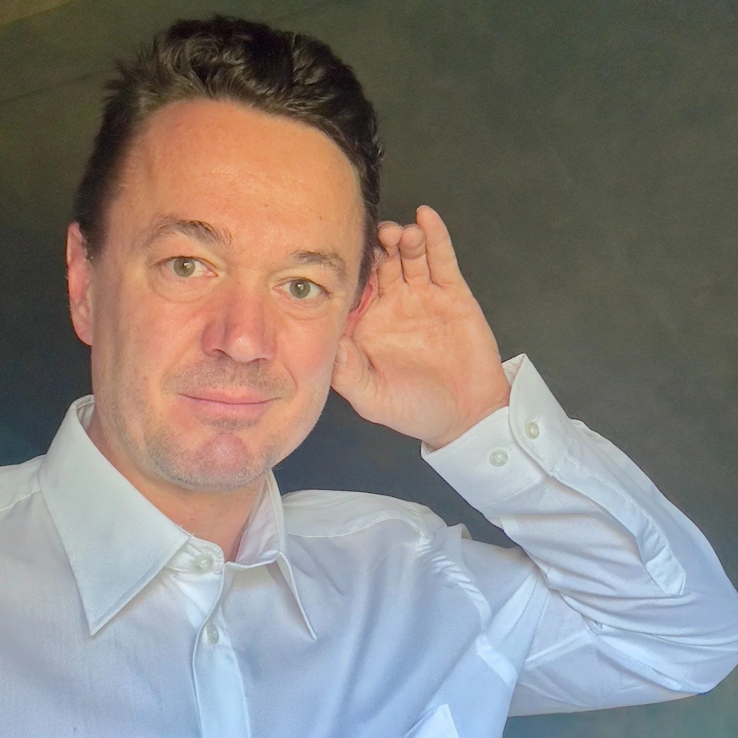 Ich habe eine Verhandlung verloren, WEIL ich zu gut argumentiert habe.

Klingt paradox? Ist es.

Situation:

Ich pitche einem Mittelst&auml;ndler mein Verhandlungstraining.
30 Minuten Pr&auml;sentation.
Jedes Argument perfekt.
Jeder Einwand entkr&aum