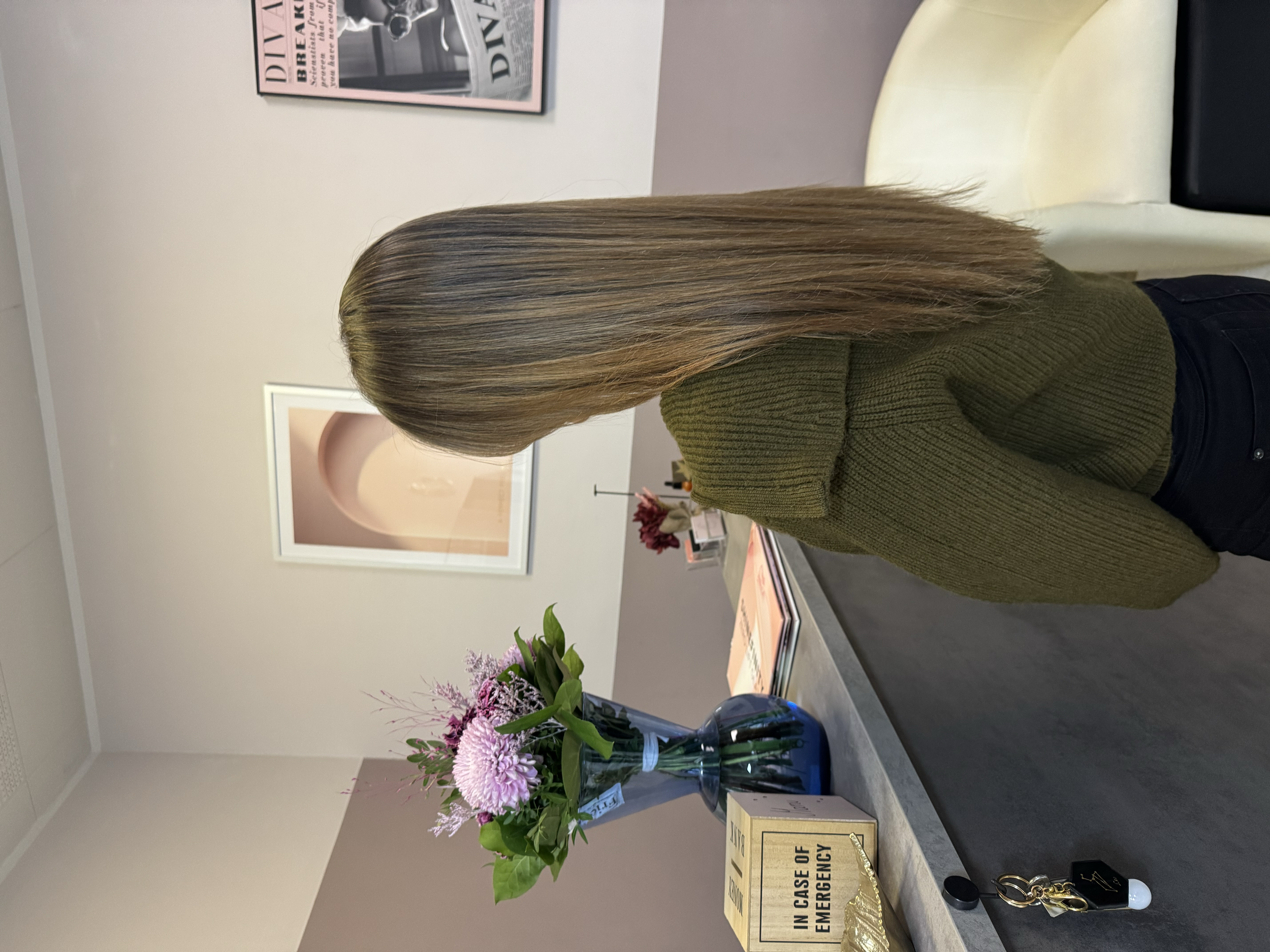 Gesamtbild Aufhellung mit Strähnen um die Naturhaarfarbe nicht zu sehr zu beanspruchen. 