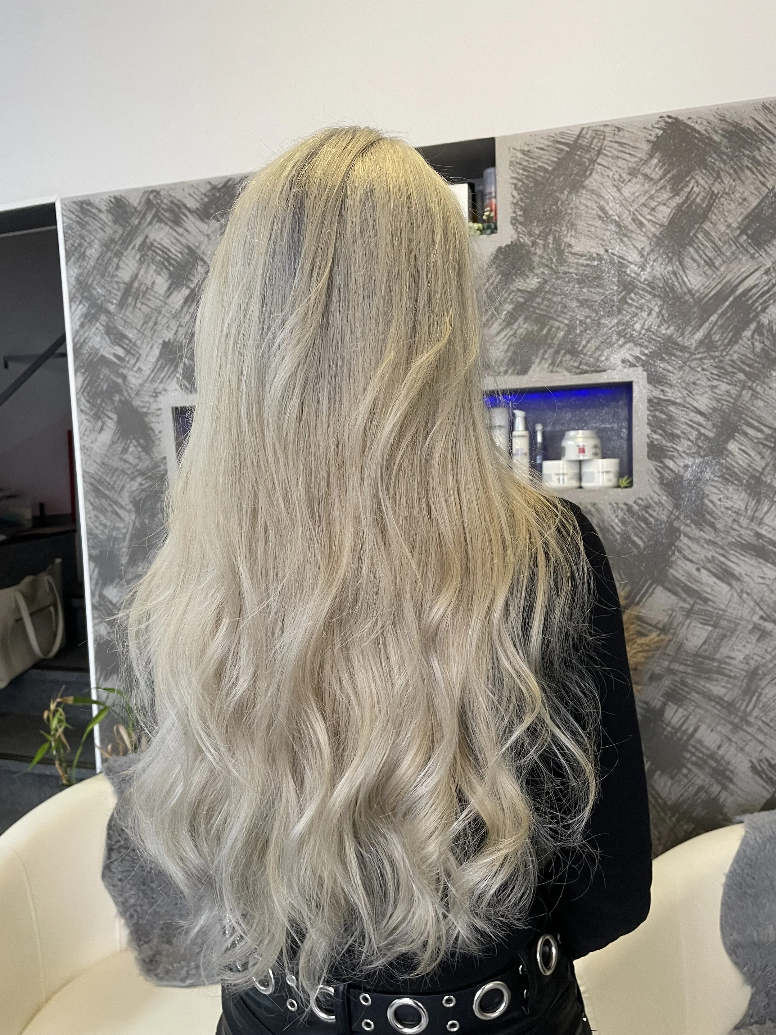 Achime Veredelung für den perfekten kühlen Blondton.