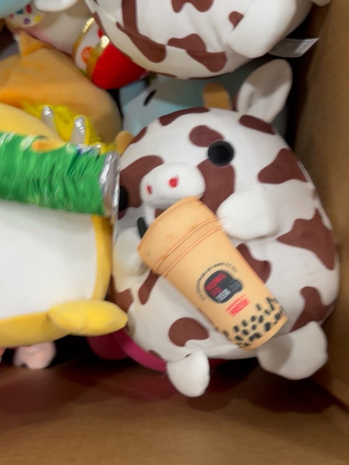 Meet Snackles! The ultra-soft, cuddly plush holds its favorite mini snack in its arm.  These are the most requested gift for the holidays from kids. Which one is your favorite snack? 

And the best thing yet - these cute plushies are available in sto