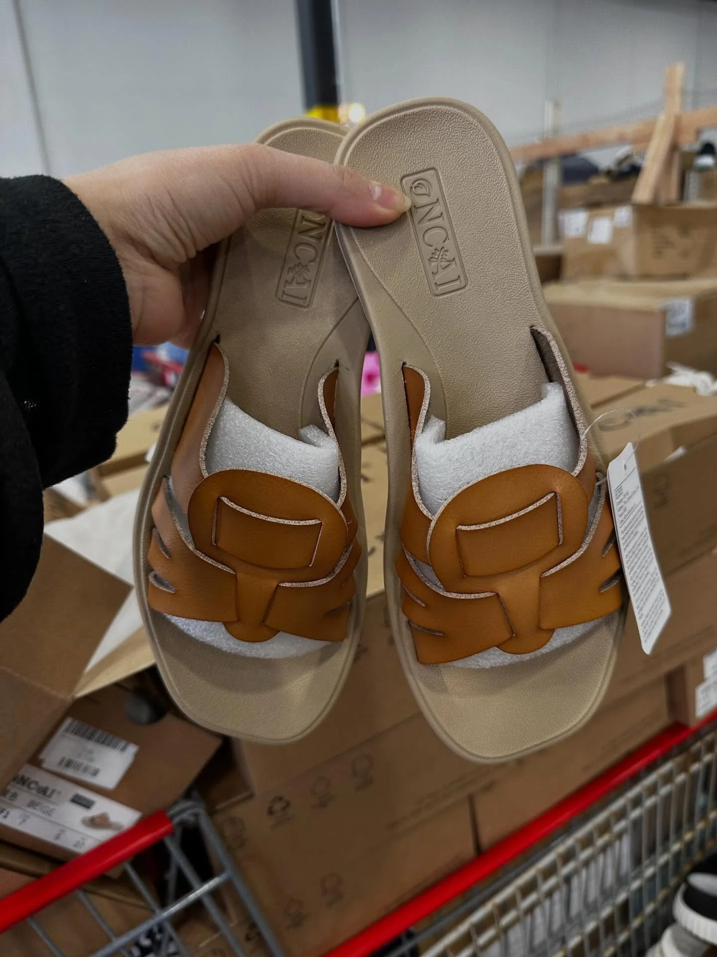 🌸👟 SPRING BREAK READY? We&rsquo;ve Got Your Shoes! 👟🌸

Warm weather is calling&hellip; and your perfect spring shoes are waiting at Pallet Kings Liquidators! ☀️✈️

From comfy sandals and stylish slides to everyday sneakers and casual must-haves &