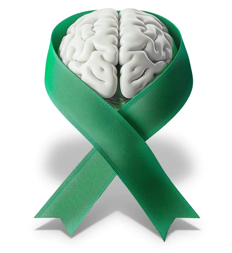 Gehirn in einer grünen Schleife, symbolisiert Bewusstsein und Unterstützung bei neurologischen Erkrankungen.
