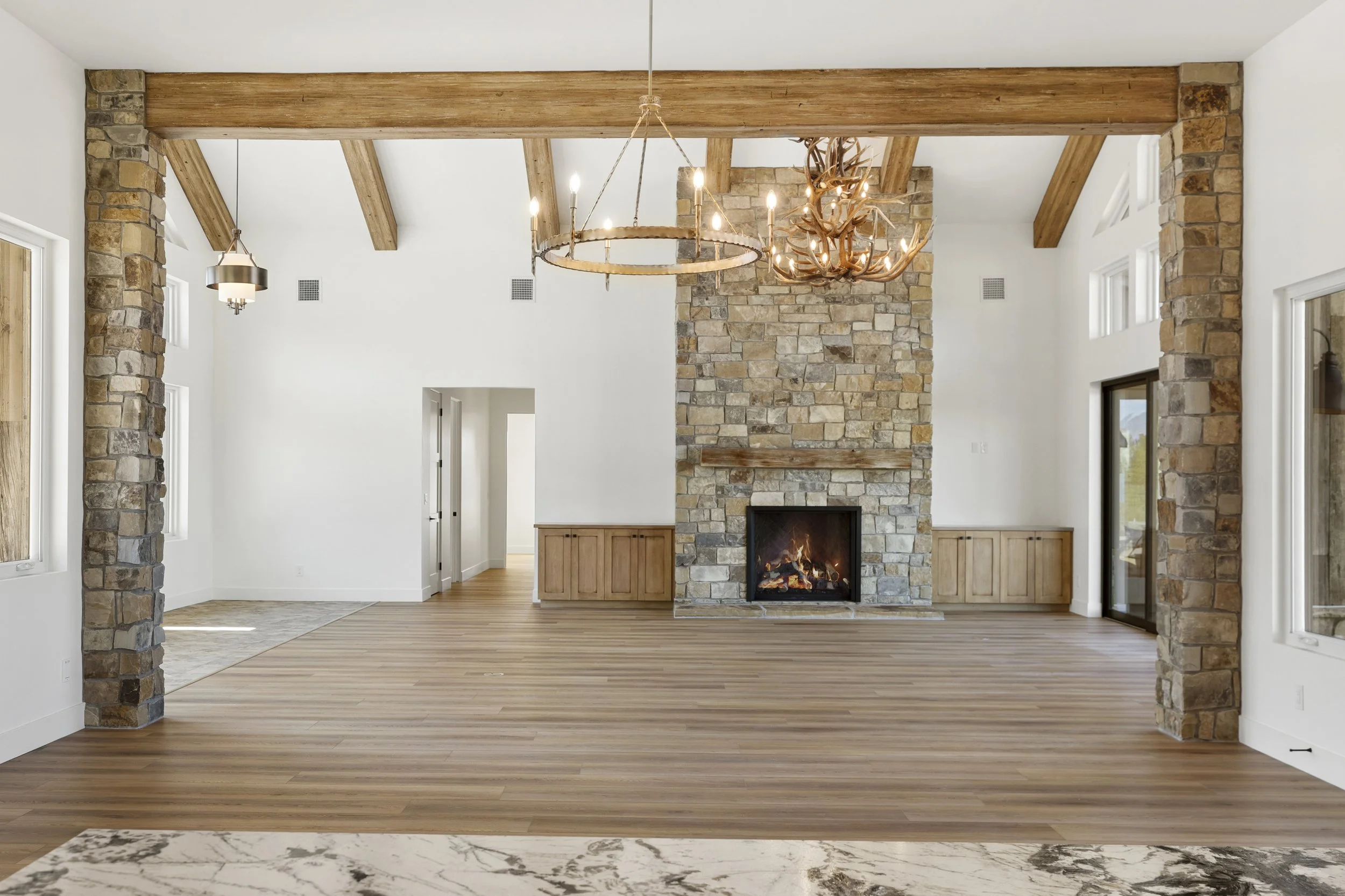 Photo by Jenn Lueck, Interiors by  Linda Hughes