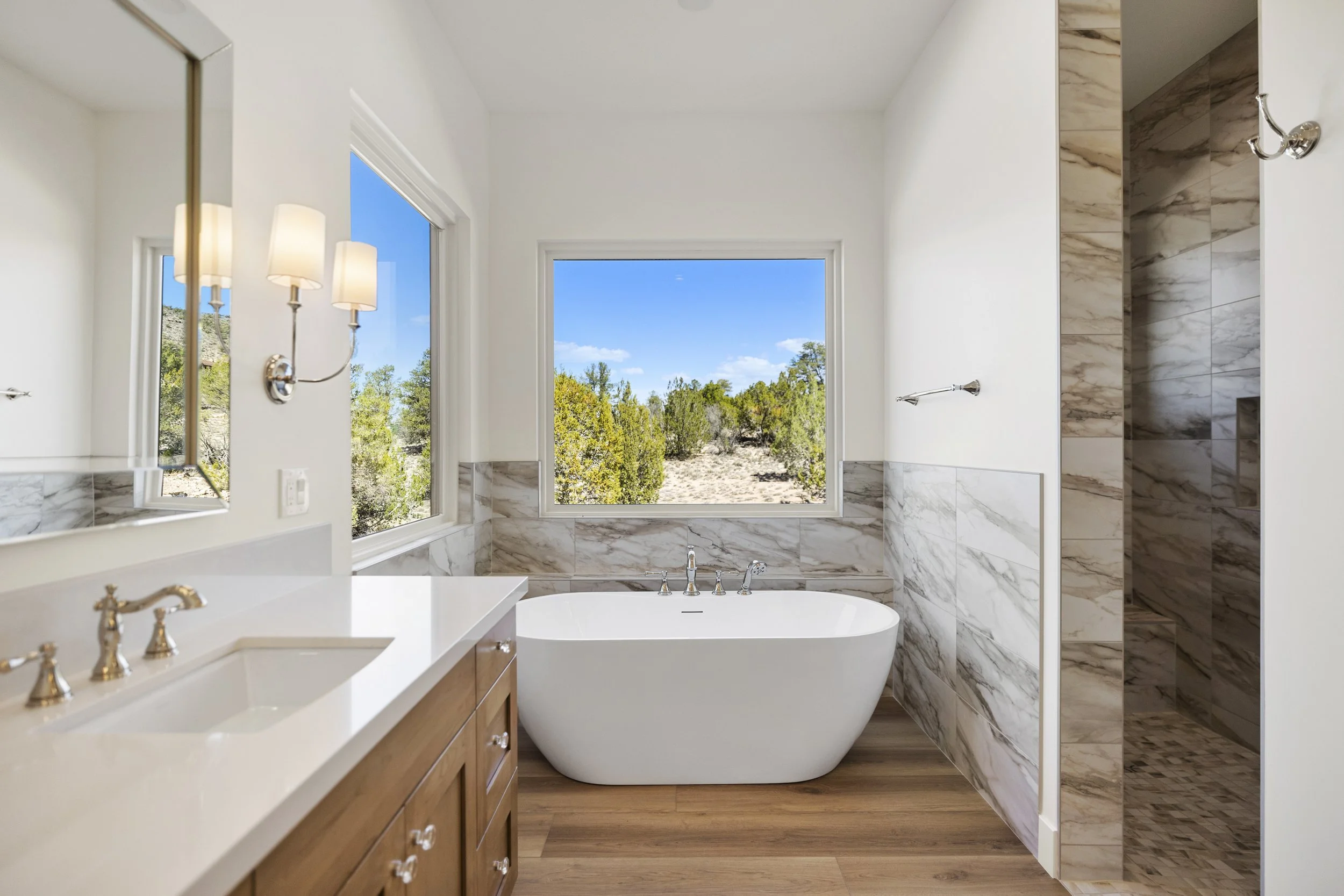 Photo by Jenn Lueck, Interiors by  Linda Hughes