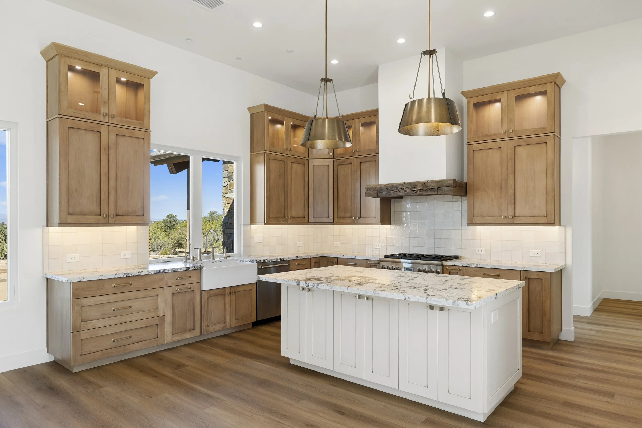 Photo by Jenn Lueck, Interiors by  Linda Hughes