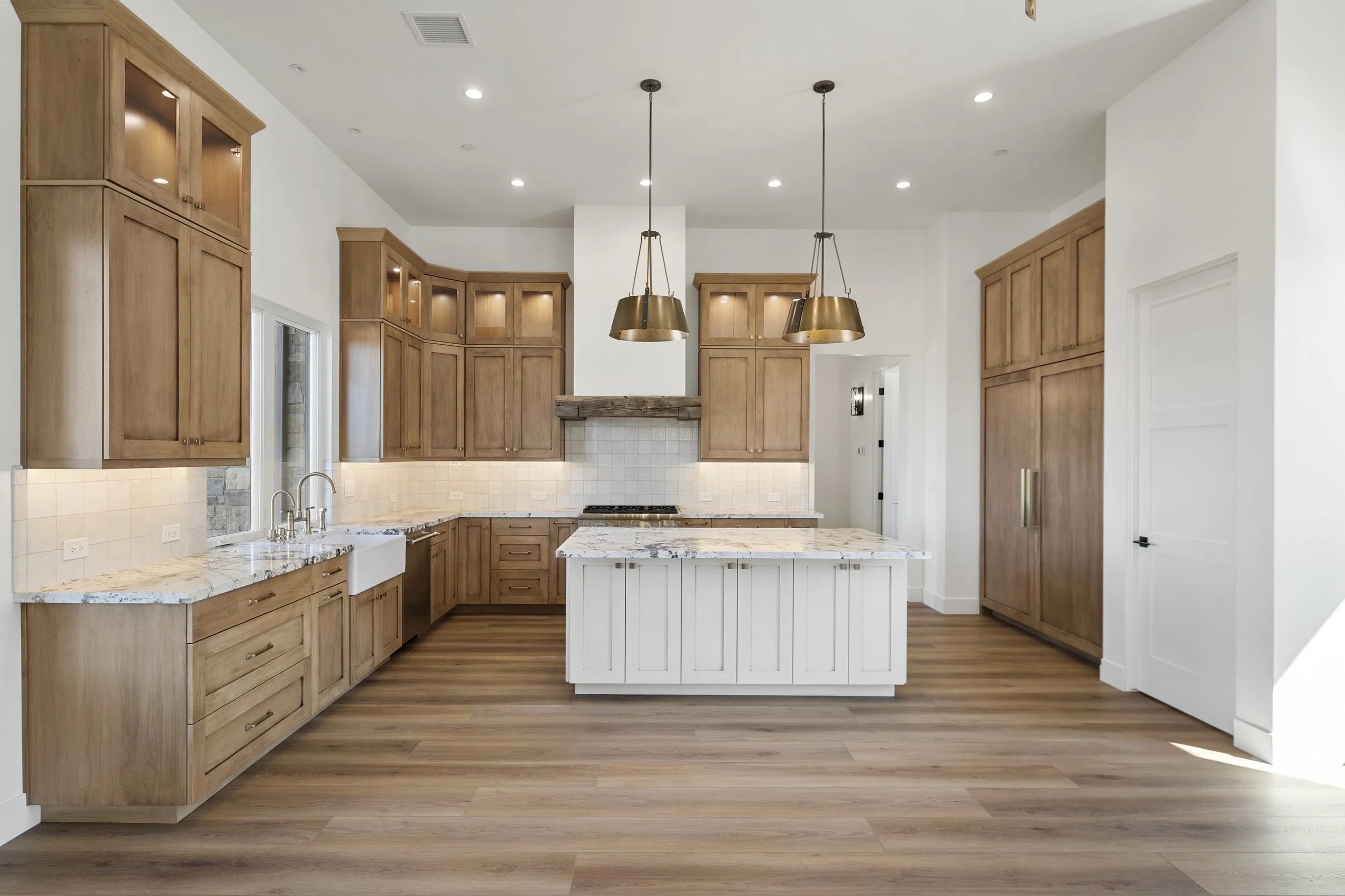 Photo by Jenn Lueck, Interiors by  Linda Hughes