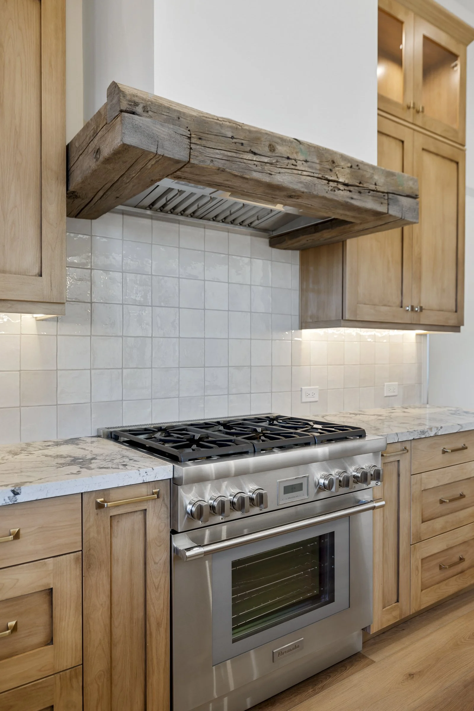 Photo by Jenn Lueck, Interiors by  Linda Hughes