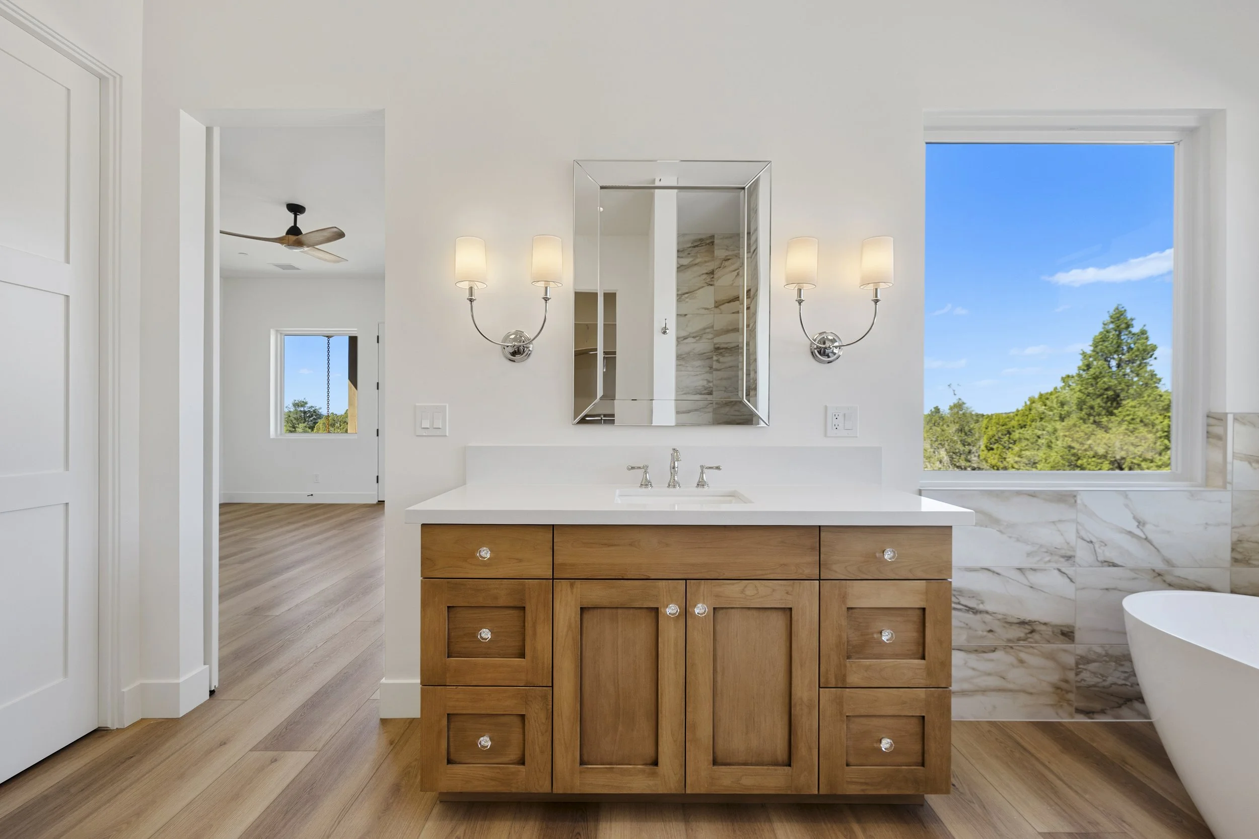 Photo by Jenn Lueck, Interiors by  Linda Hughes