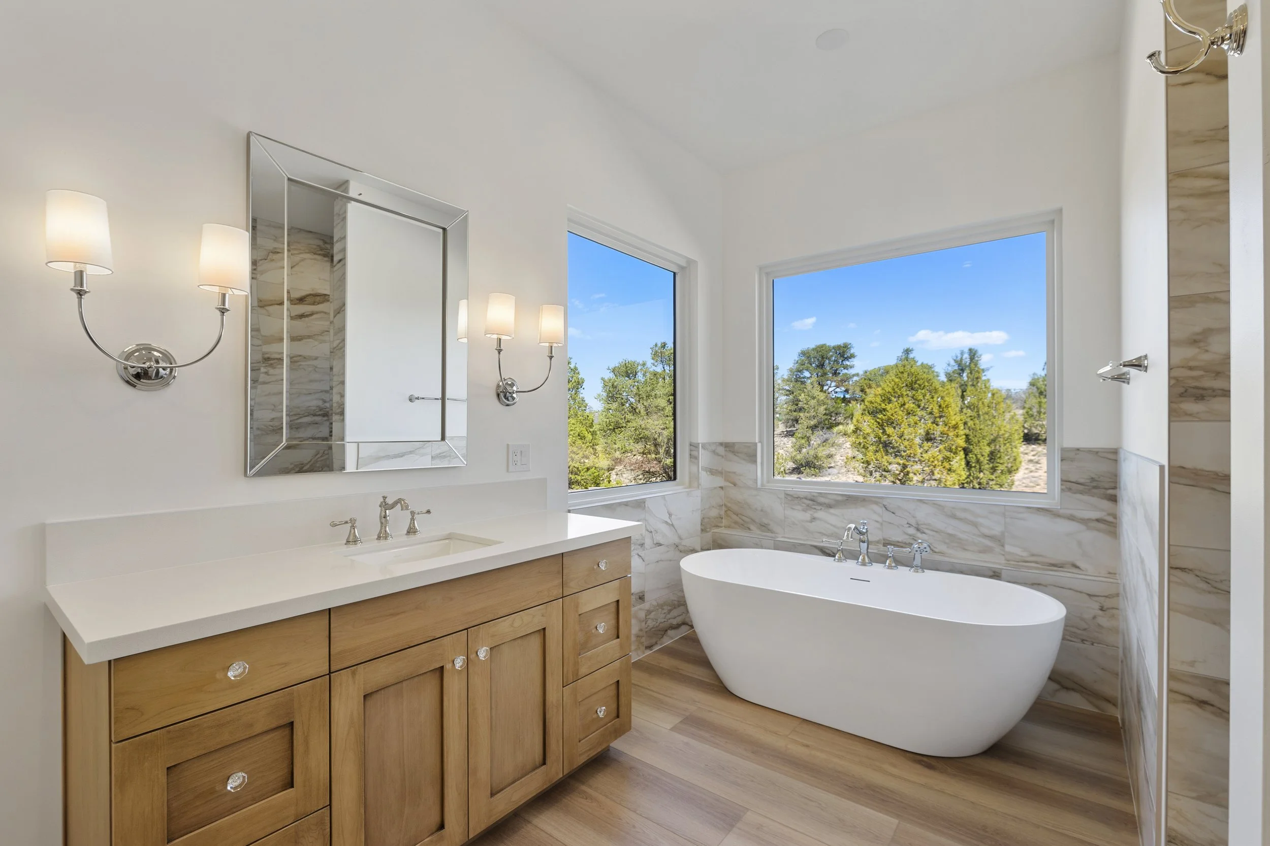 Photo by Jenn Lueck, Interiors by  Linda Hughes