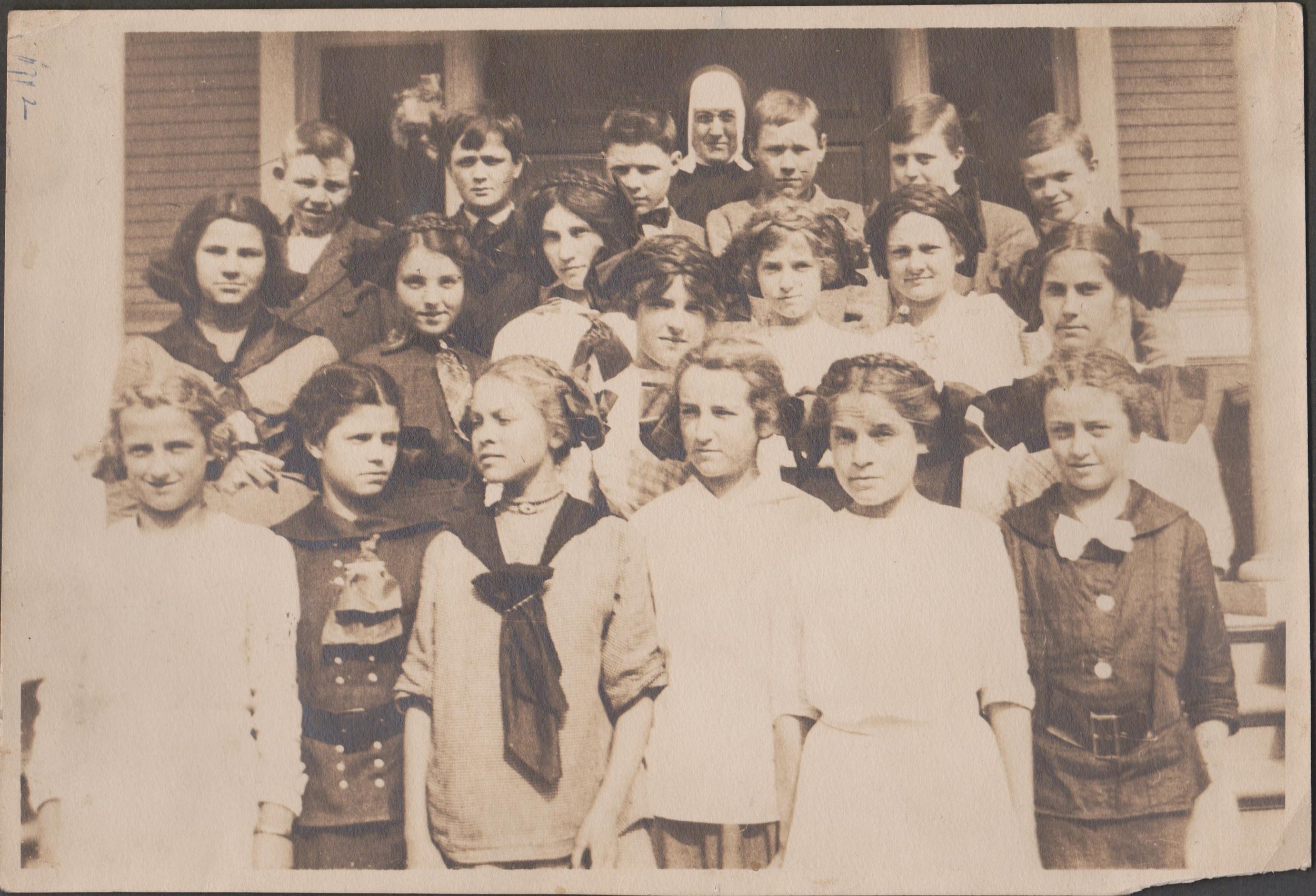 Oct 1912 students of Sr Mary Lucide 001.jpg