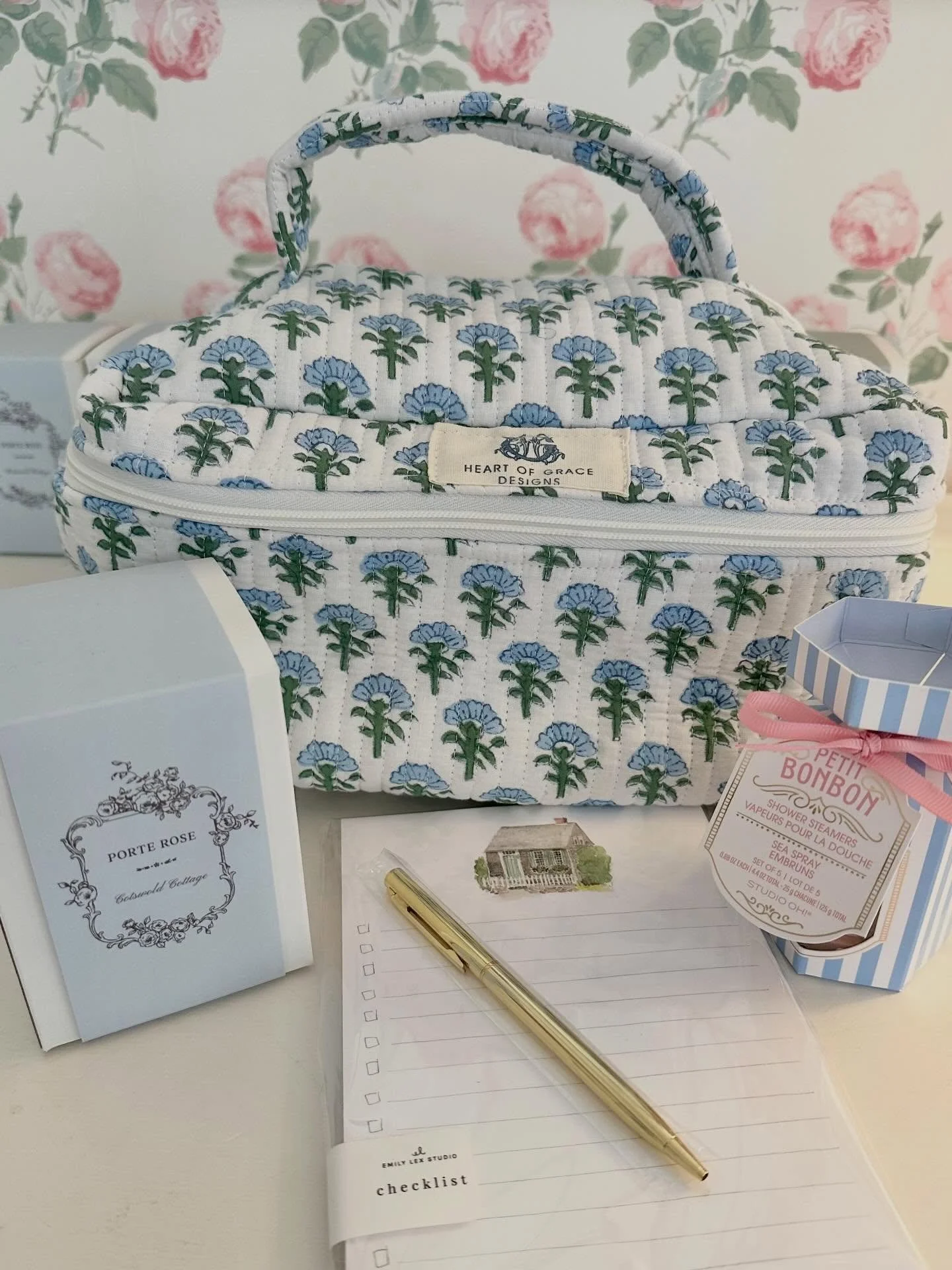 ✨GIVEAWAY TIME✨

We have 1,000 followers!!! To celebrate, we&rsquo;re giving away some of our best selling items:

	&bull;	Quilted Cosmetic Bag, Set of 3💄
	&bull;	Signature Cotswold Cottage Candle🕯️
	&bull;	Petit Bonbon Shower Steamers🧼
	&bull;	Co