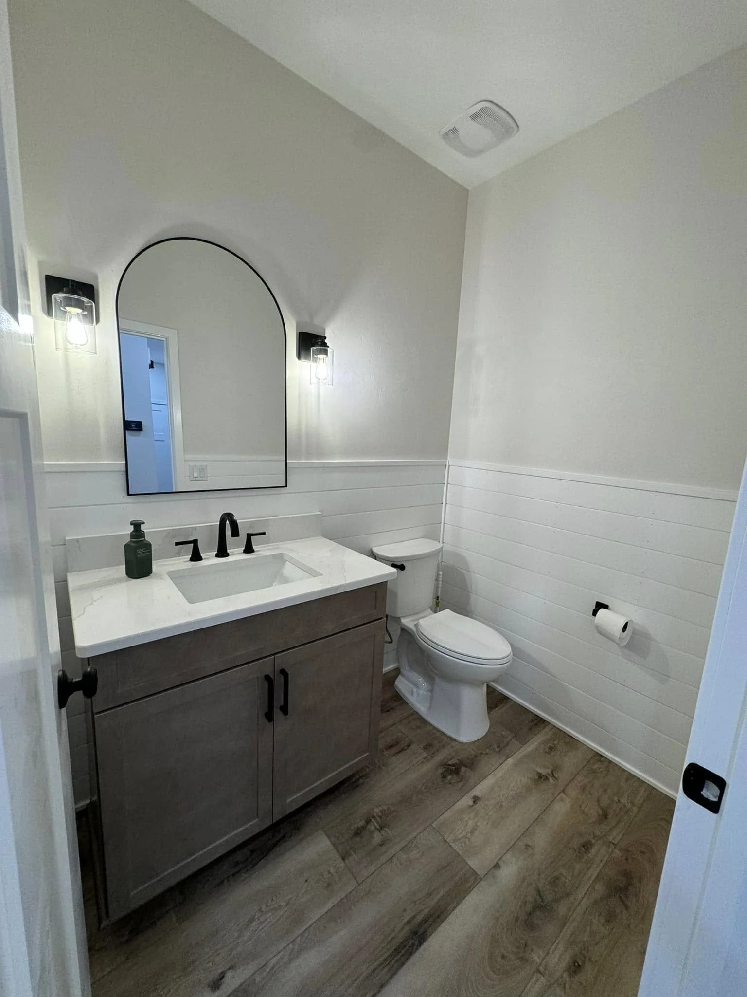 Hall 1/2 Bathroom
